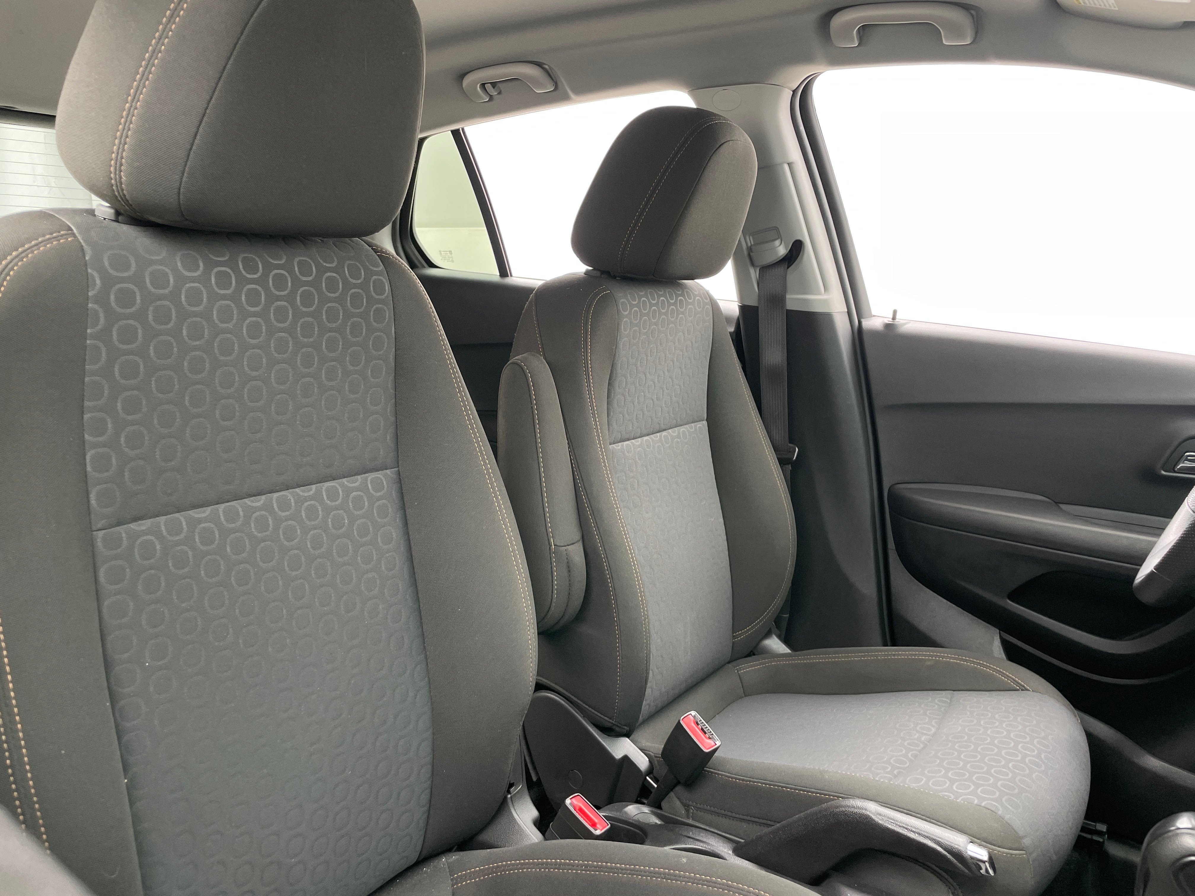 2020 Chevrolet Trax LS 2