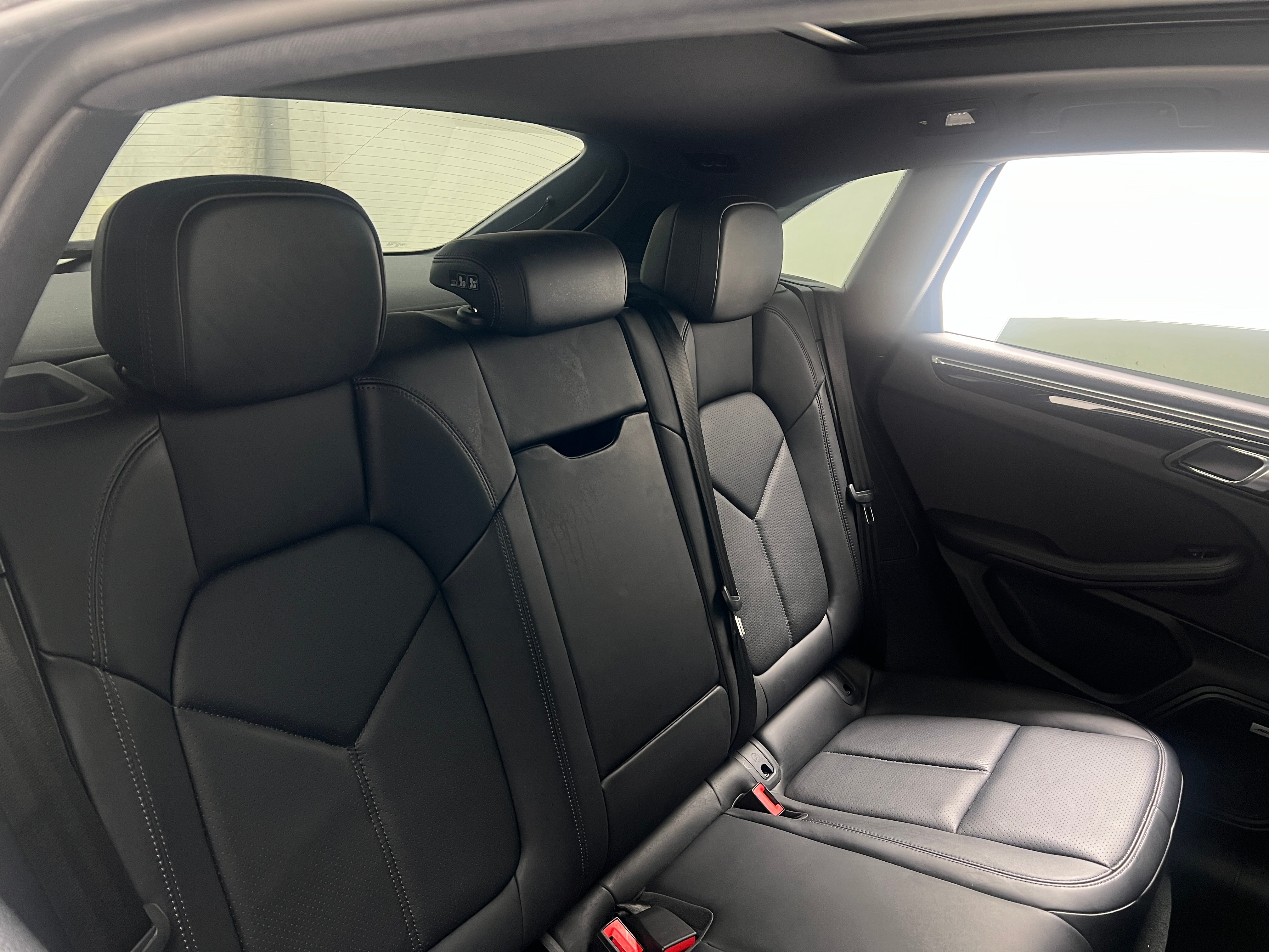 2022 Porsche Macan Base 5