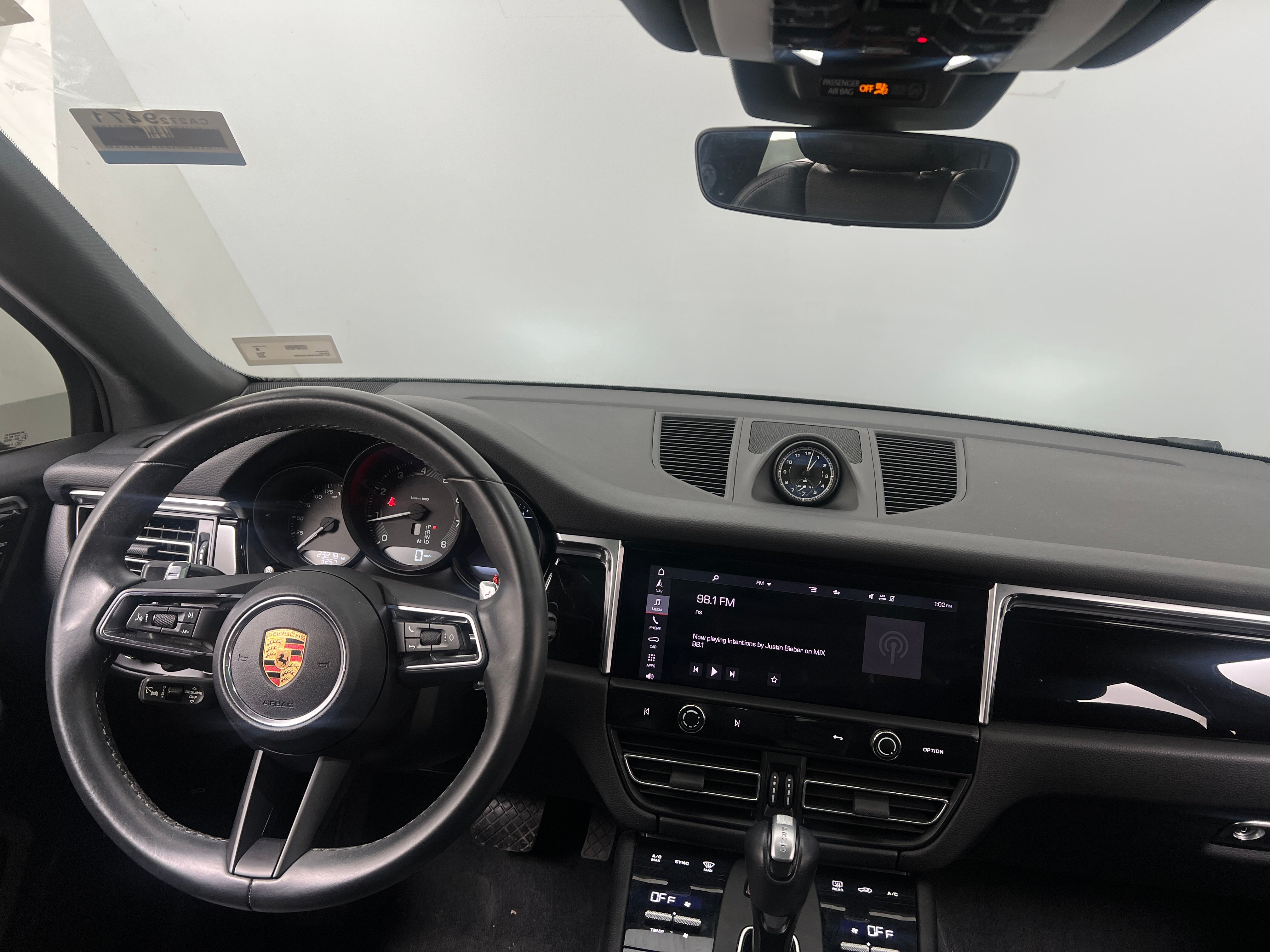 2022 Porsche Macan Base 2