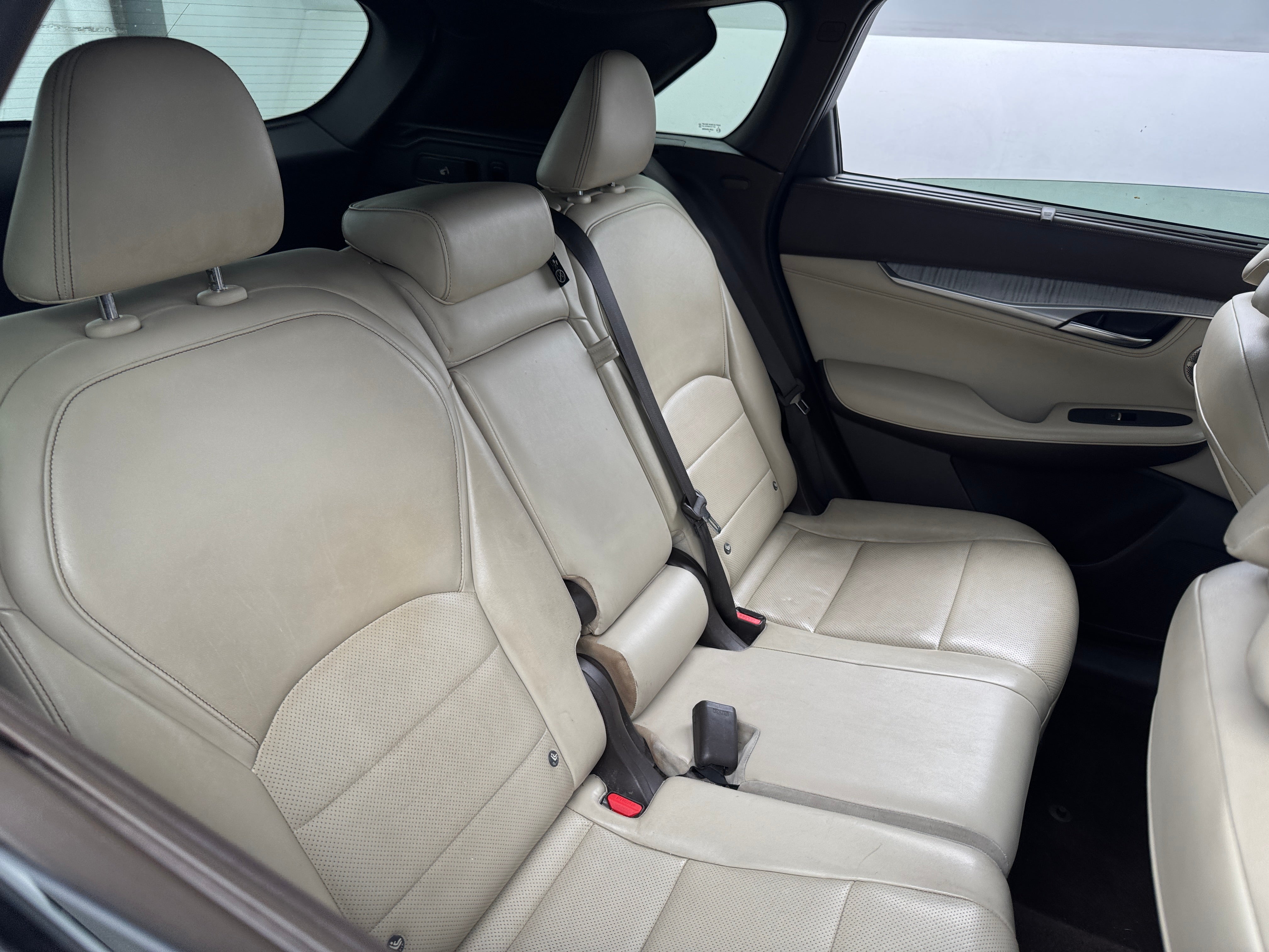 2019 INFINITI QX50 Essential 5