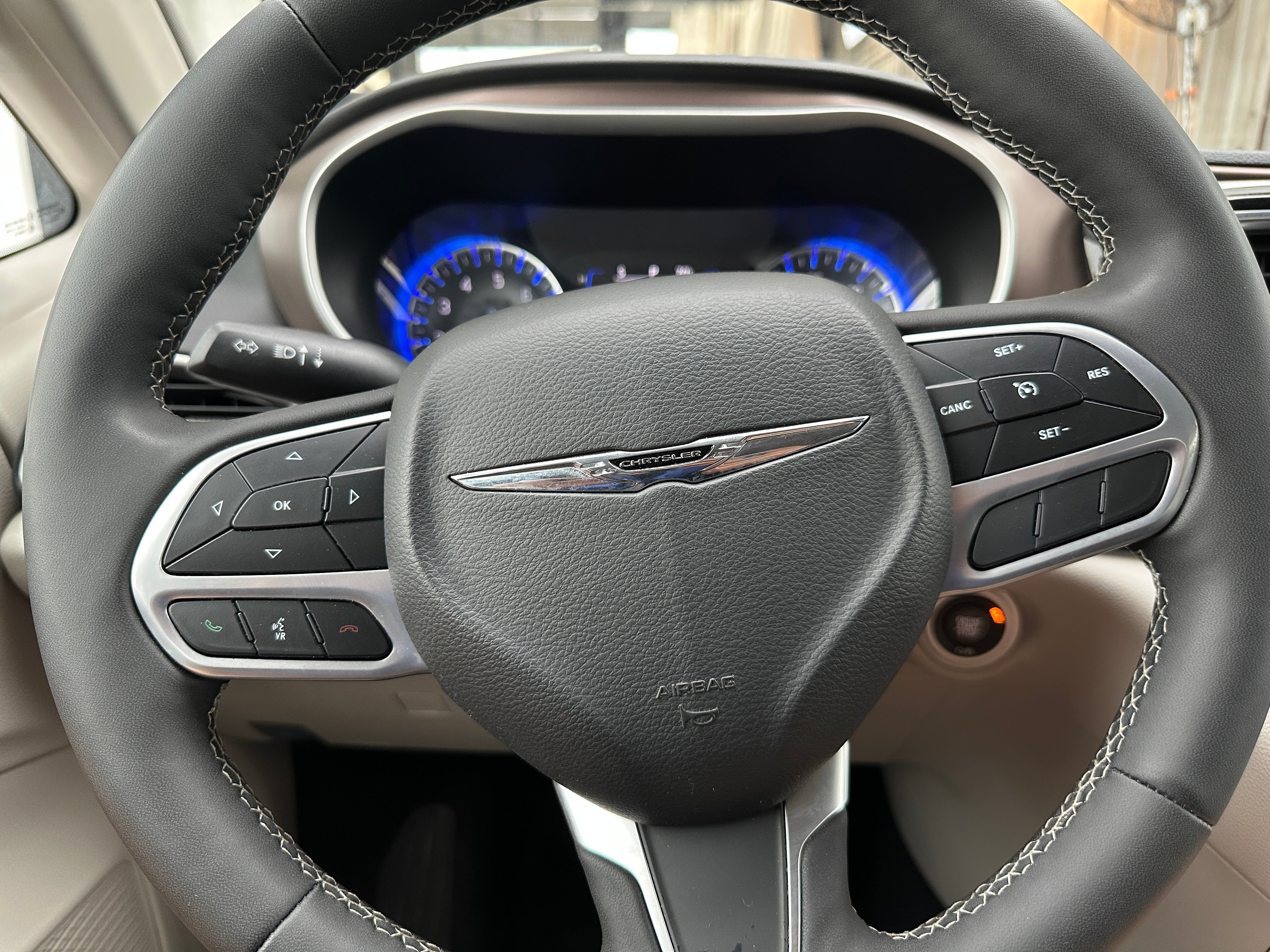 2023 Chrysler Voyager LX 5