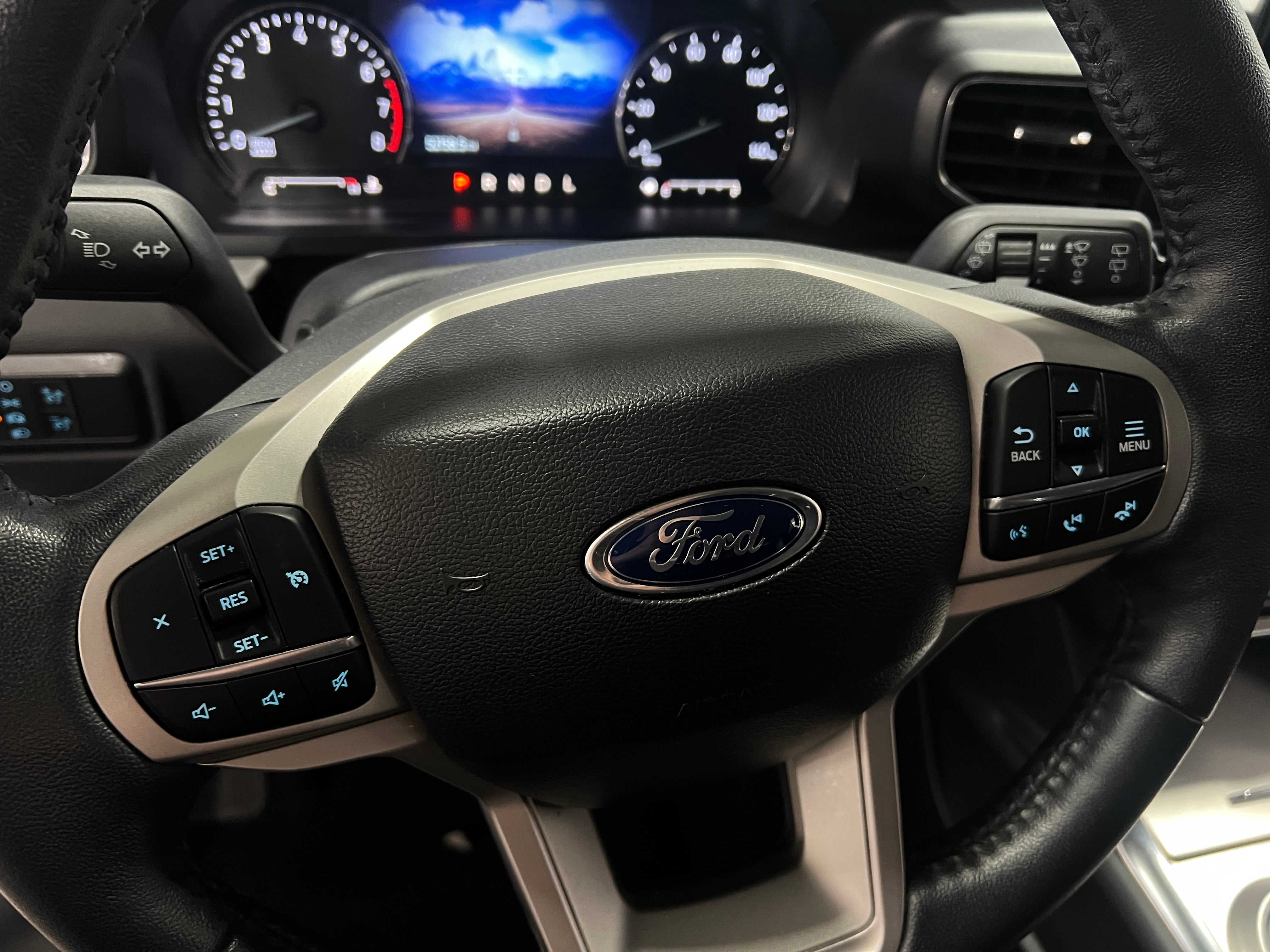 2023 Ford Explorer XLT 4