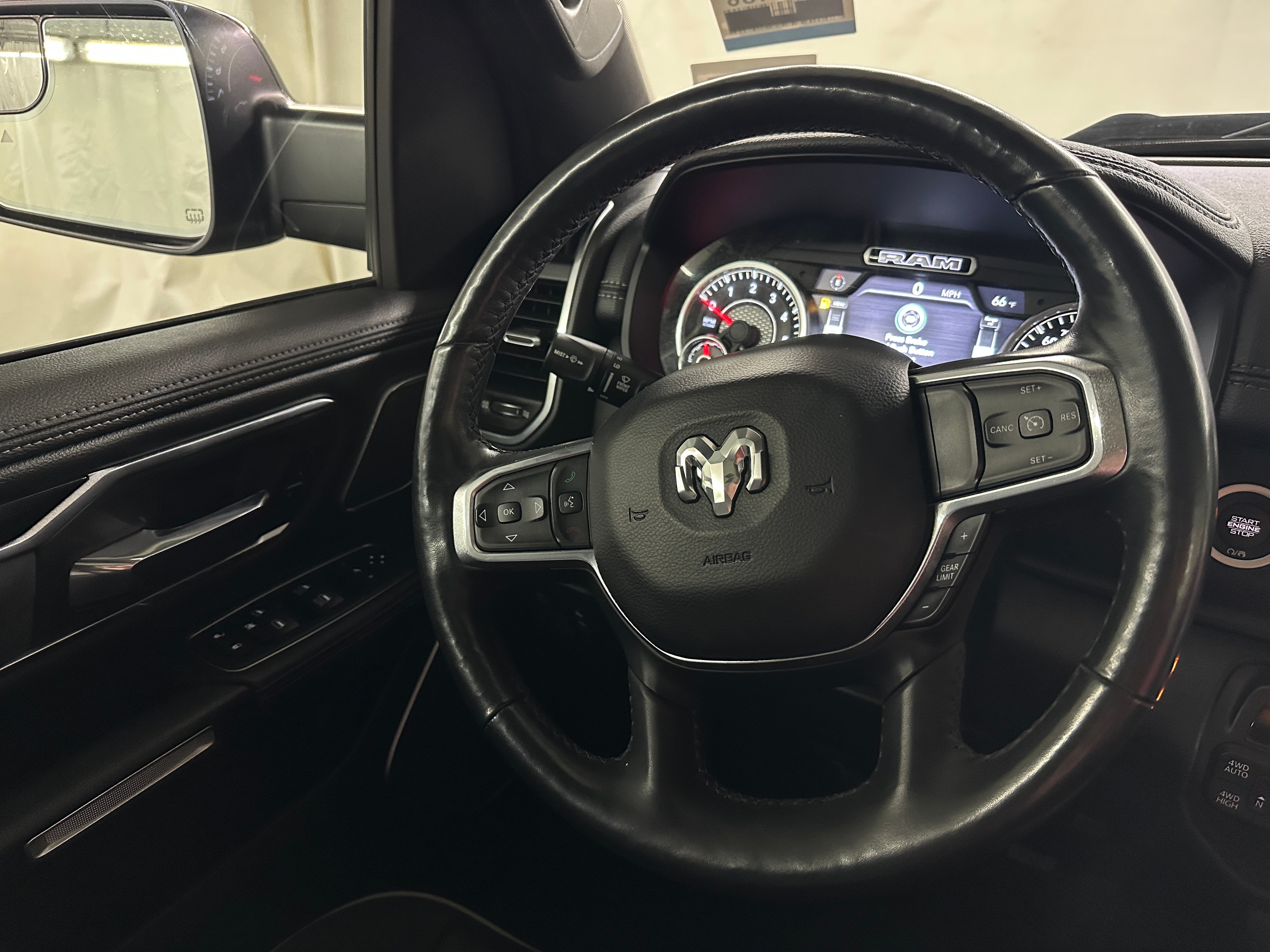2019 RAM 1500 Laramie 4