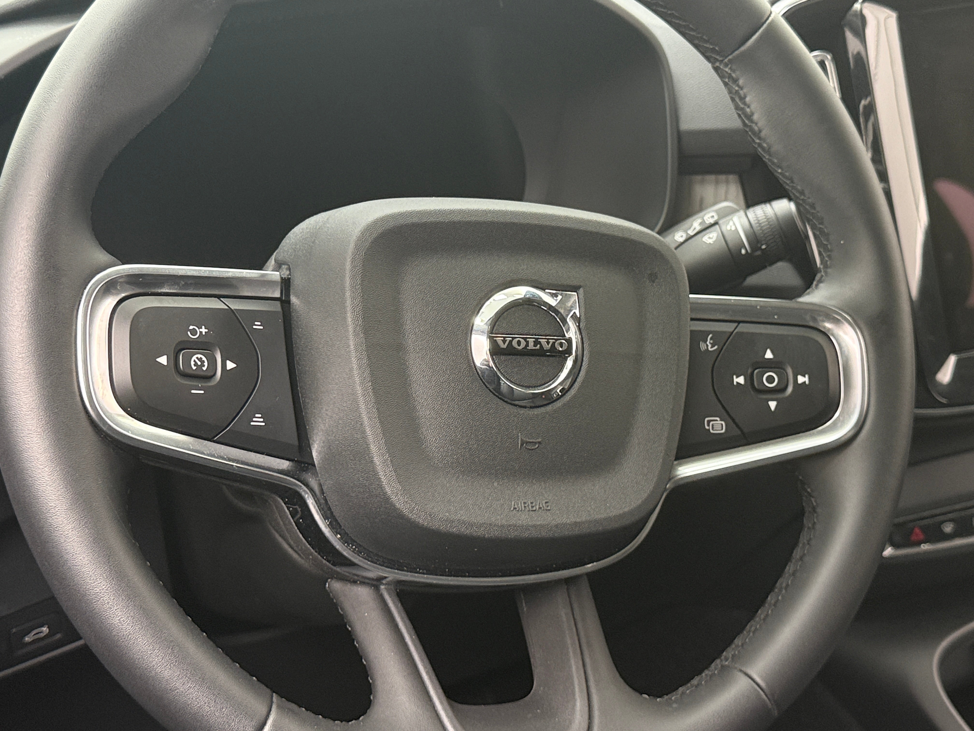 2024 Volvo XC40 B5 Plus 4