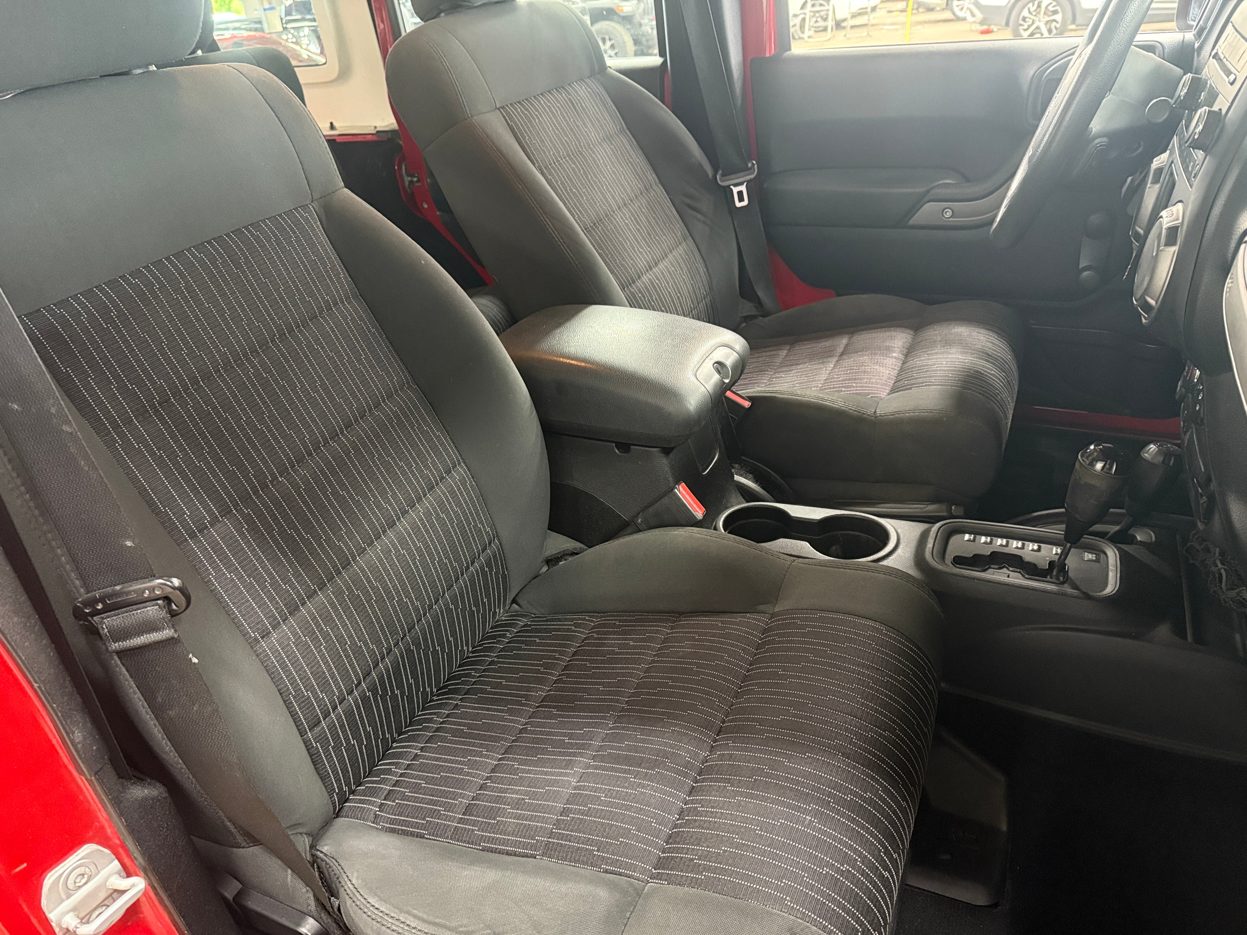 2011 Jeep Wrangler Unlimited Sport 2