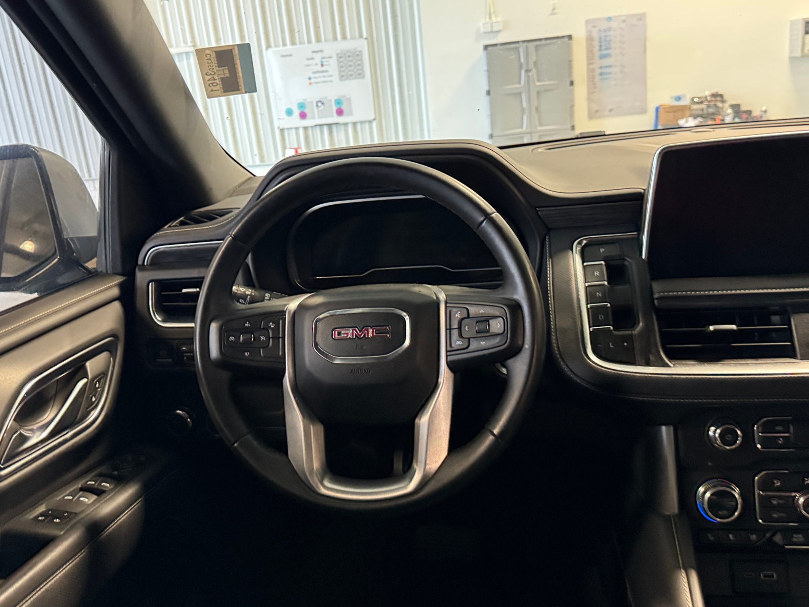 Thumbnail: 2023 GMC Yukon - 4