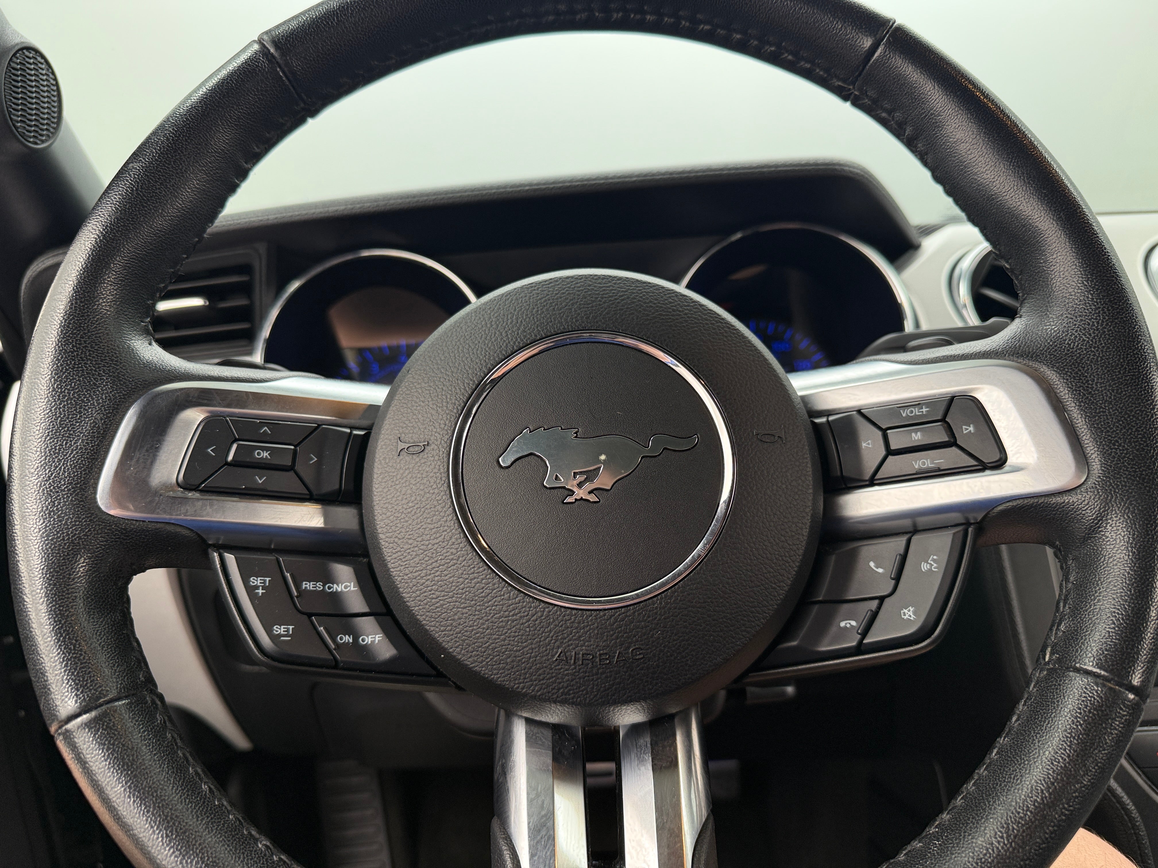 2017 Ford Mustang  4