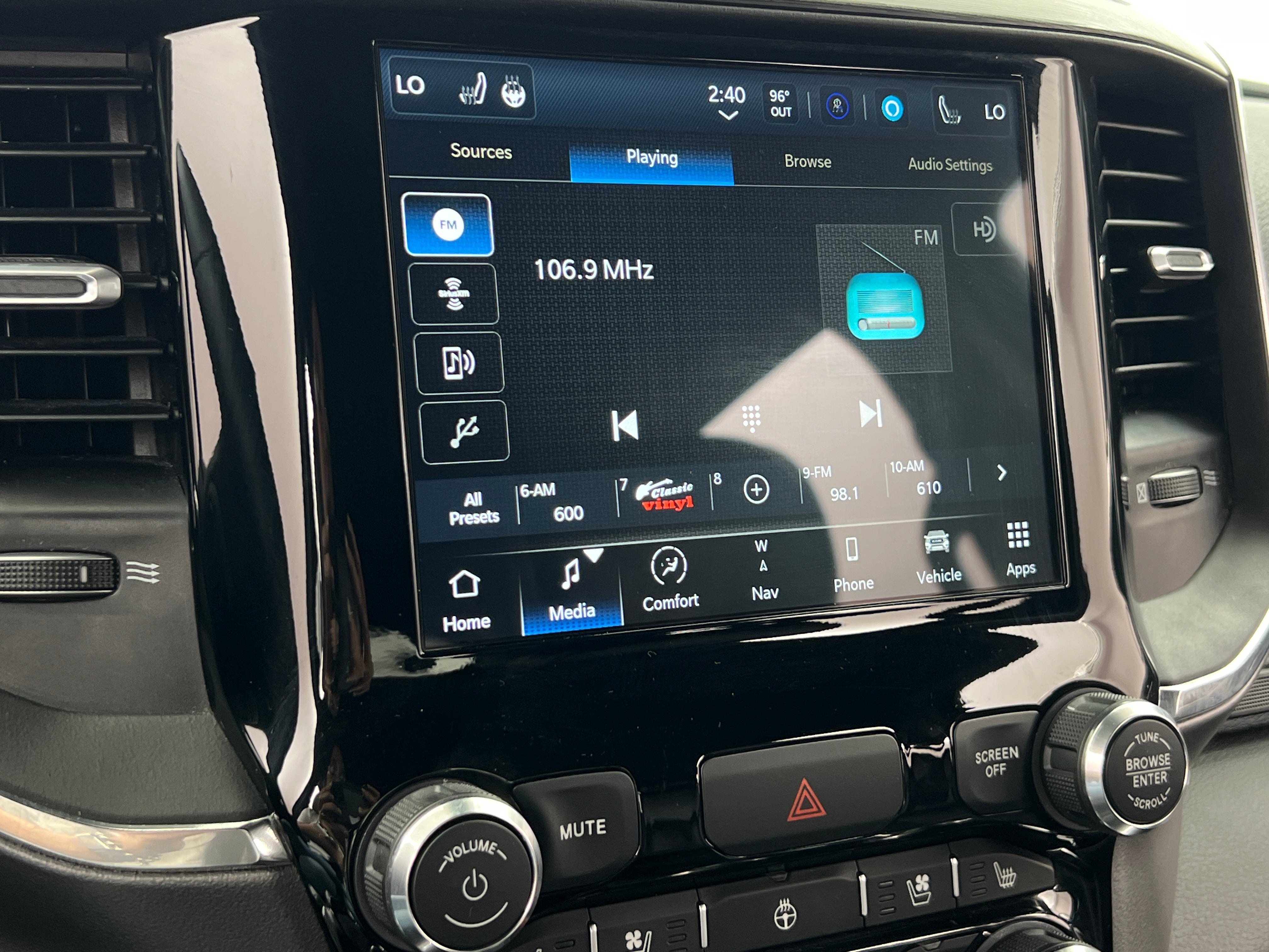 2024 RAM 1500 Laramie 3