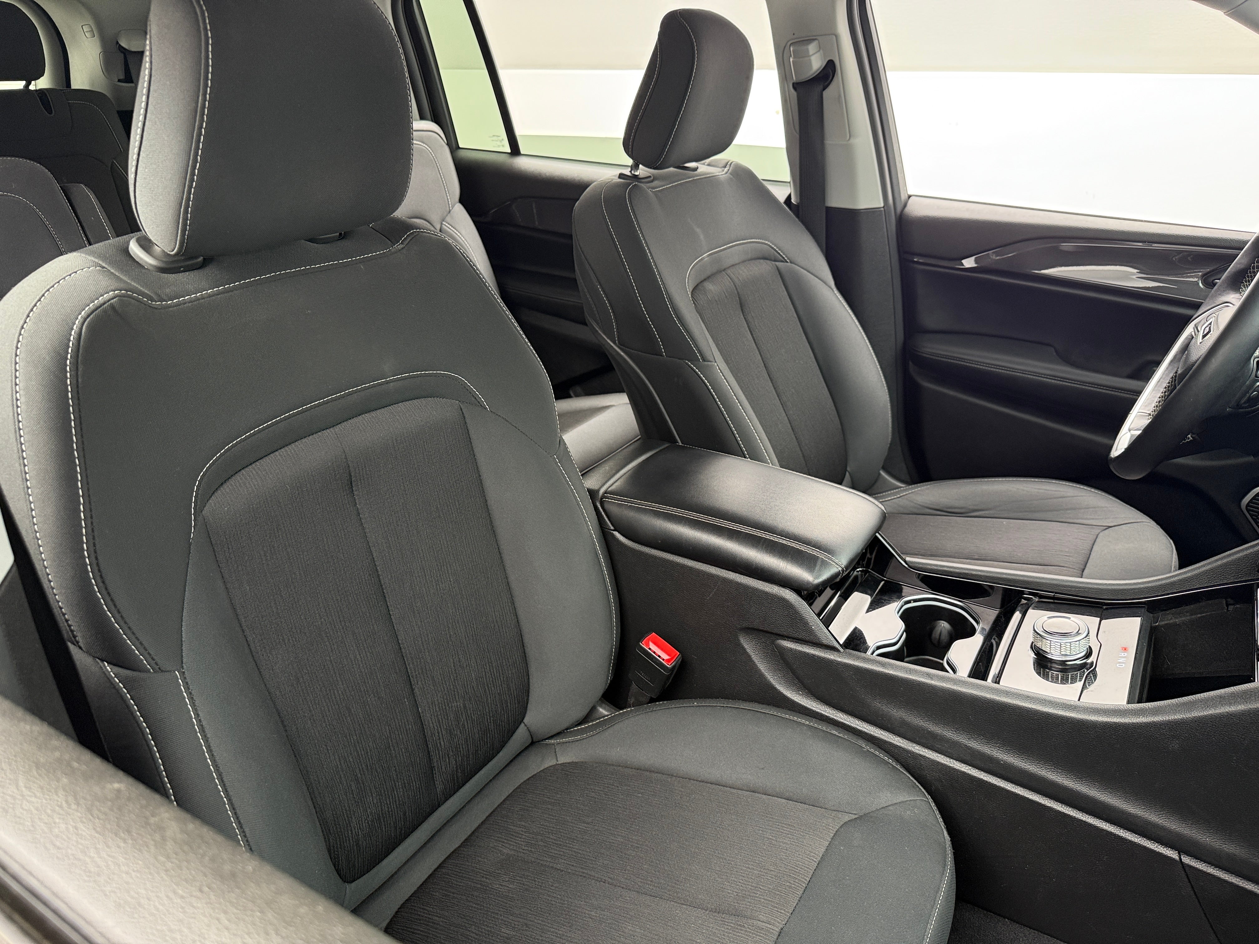 2022 Jeep Grand Cherokee L Laredo 2