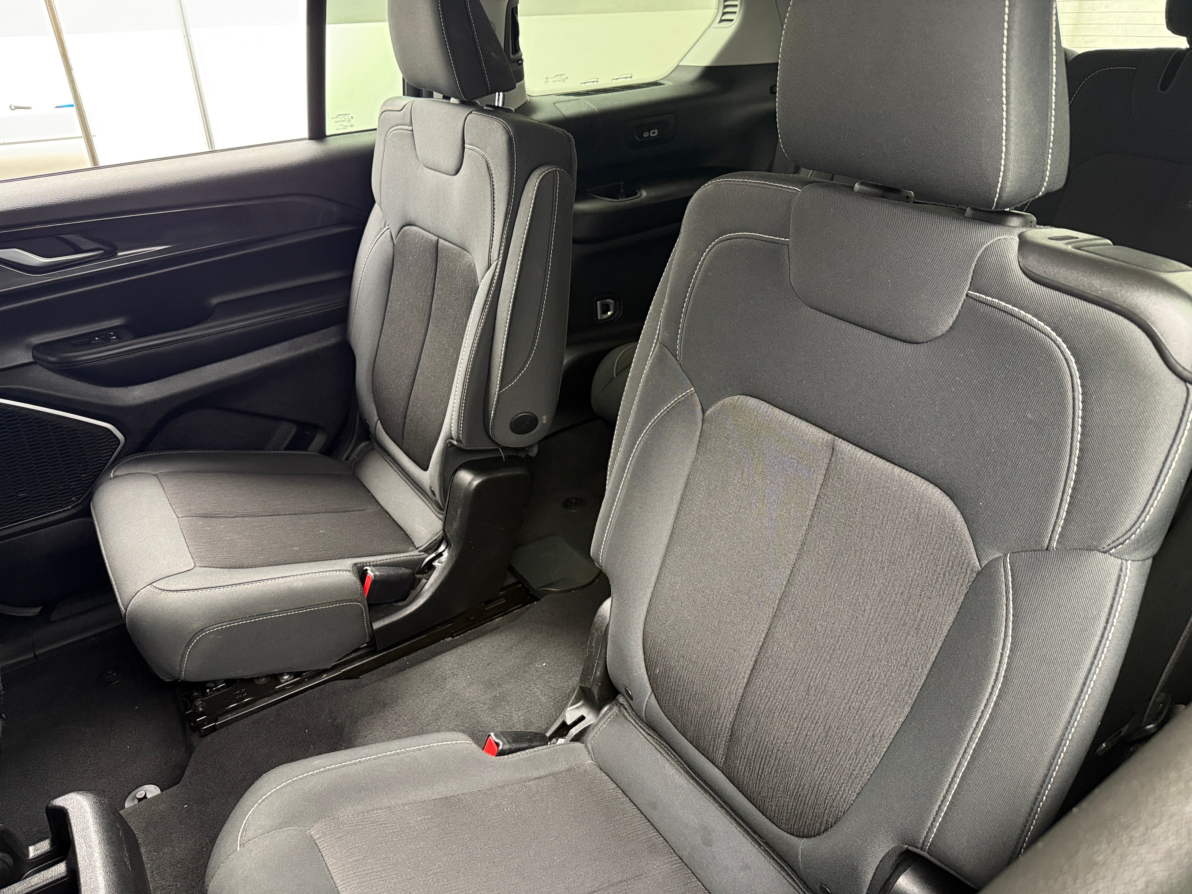 2022 Jeep Grand Cherokee L Laredo 6