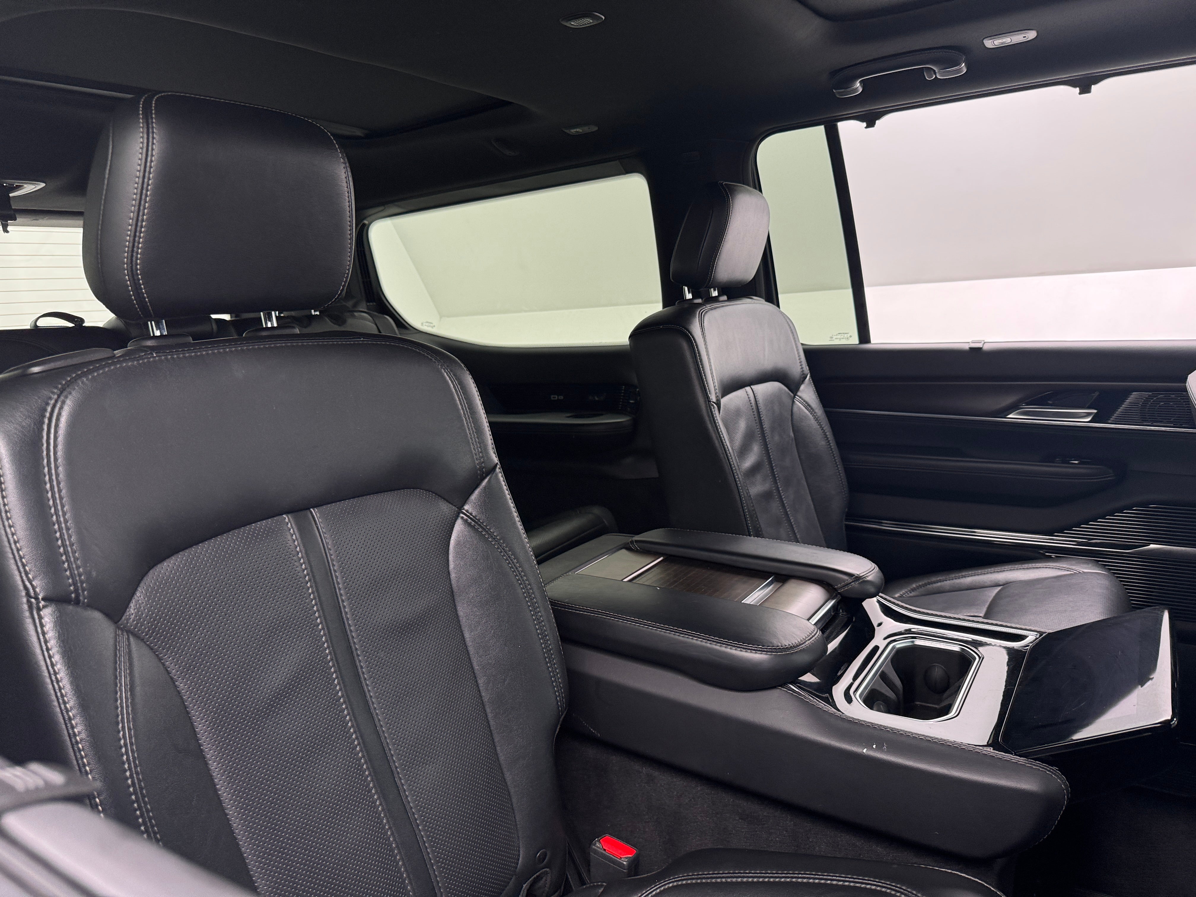 2023 Jeep Grand Wagoneer  5
