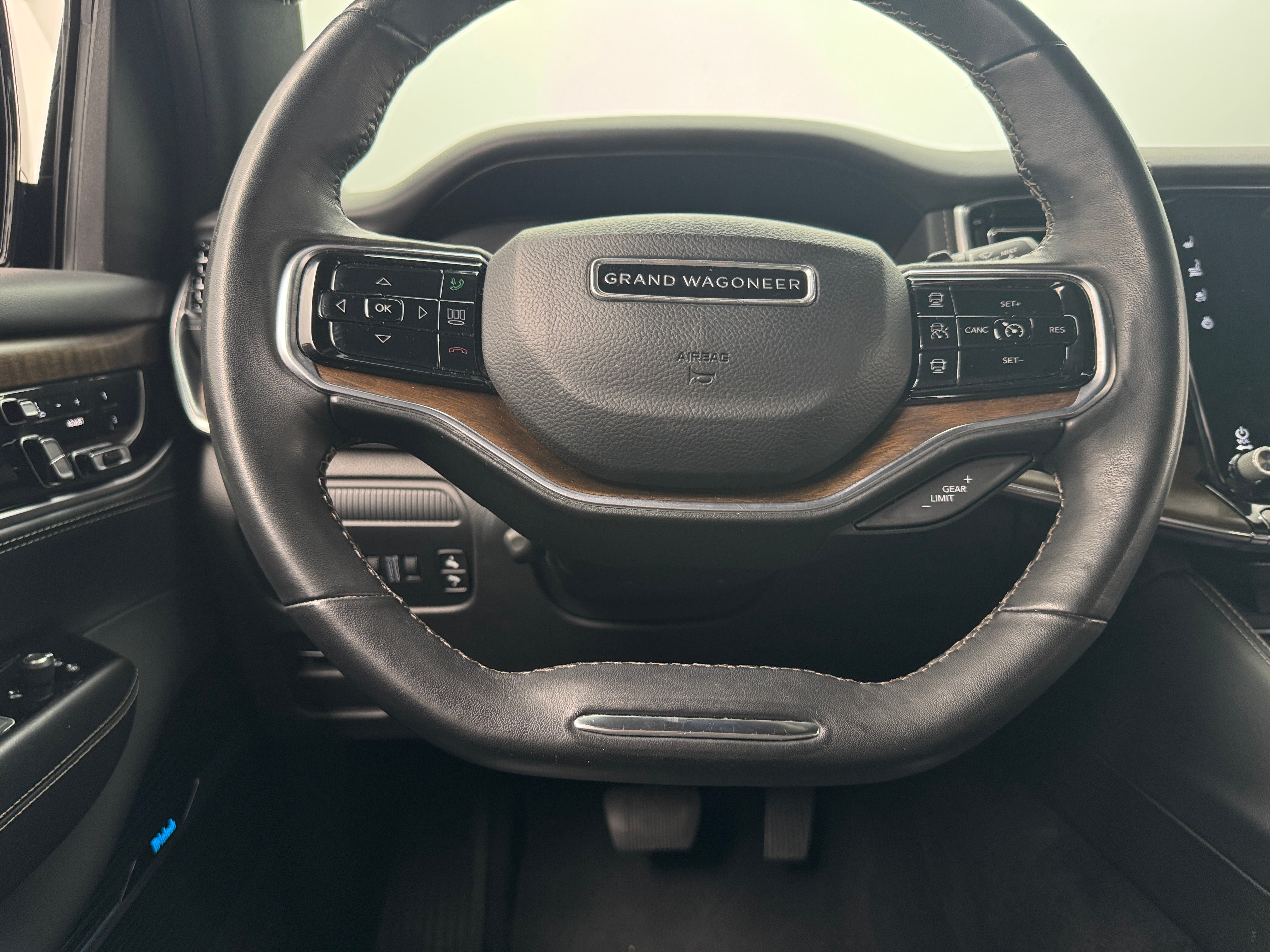 2023 Jeep Grand Wagoneer  4