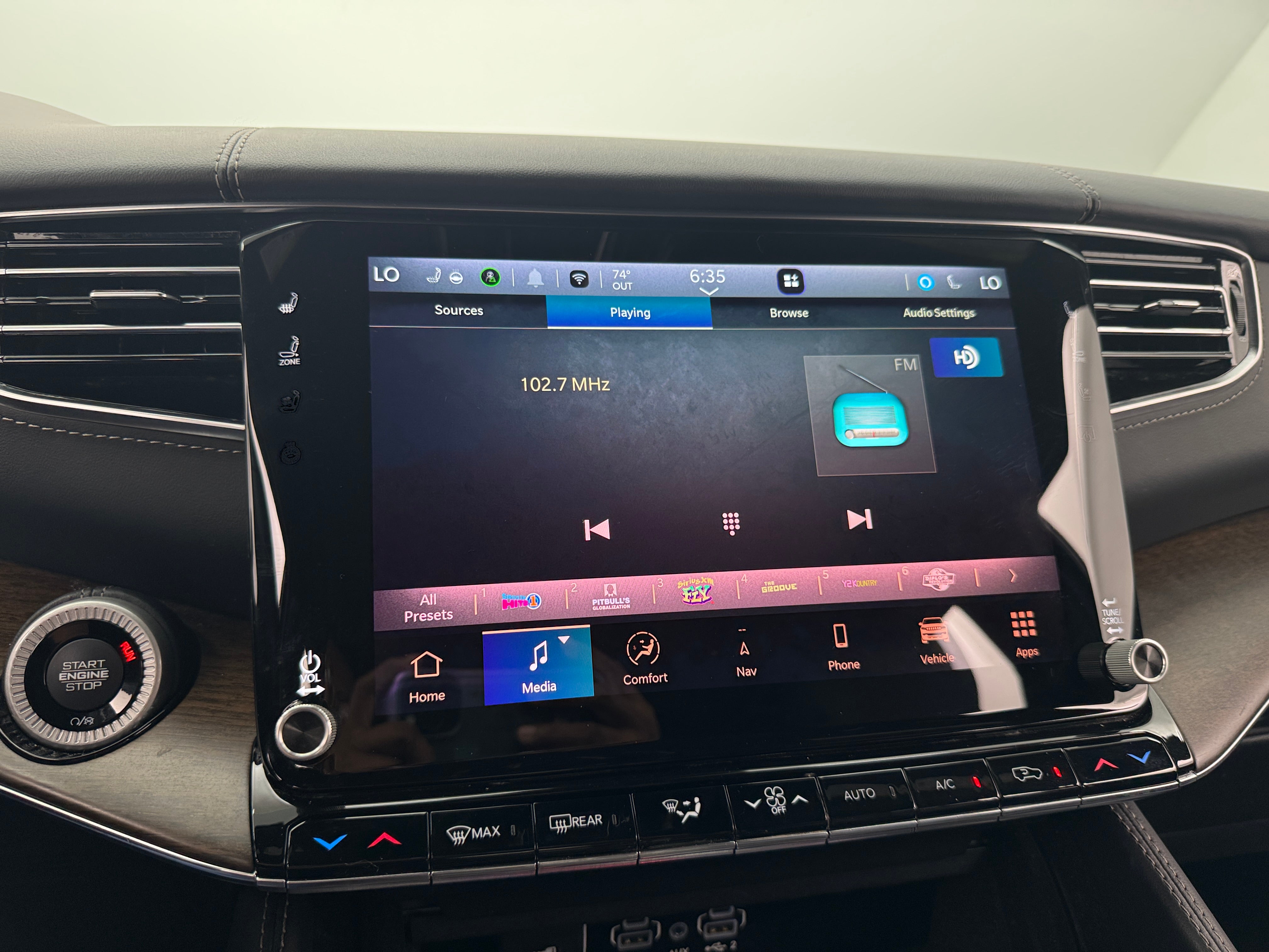 2023 Jeep Grand Wagoneer  3