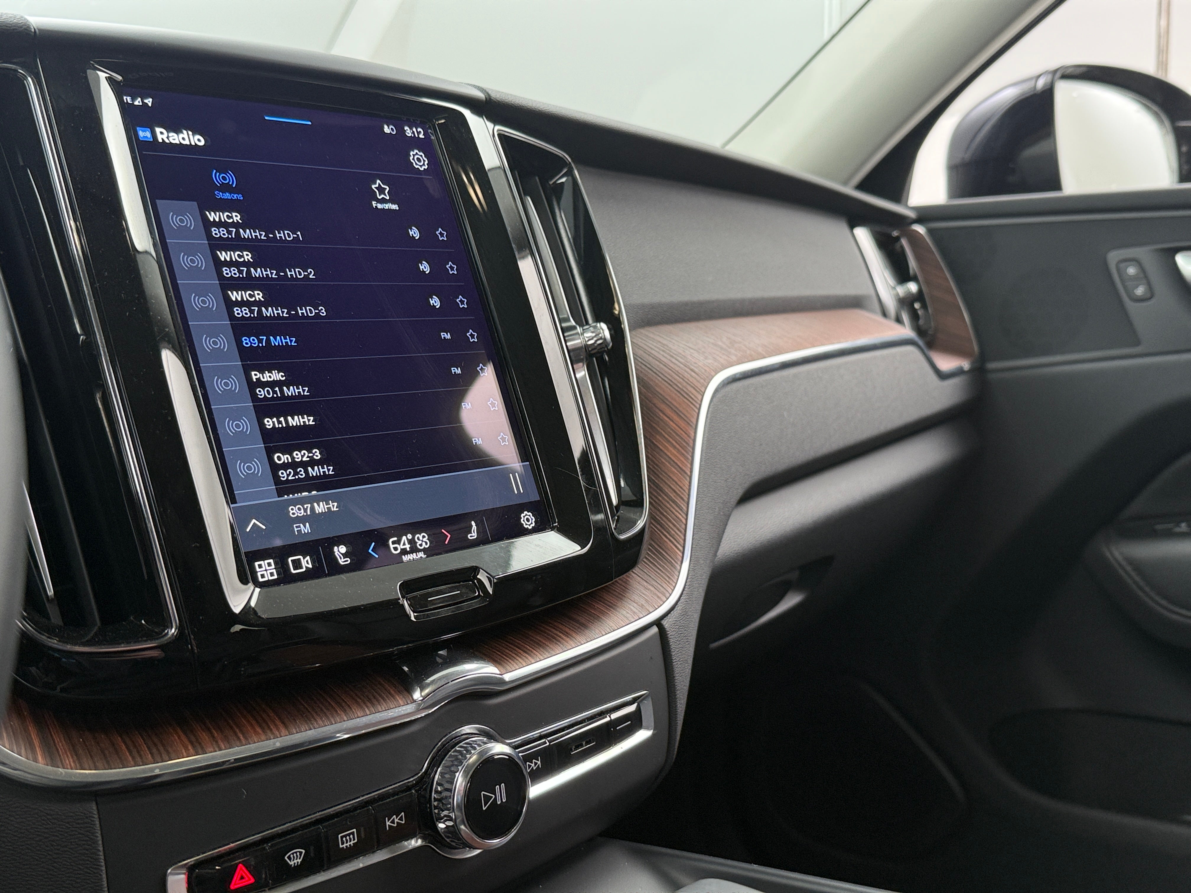 2023 Volvo XC60 B5 Plus 3
