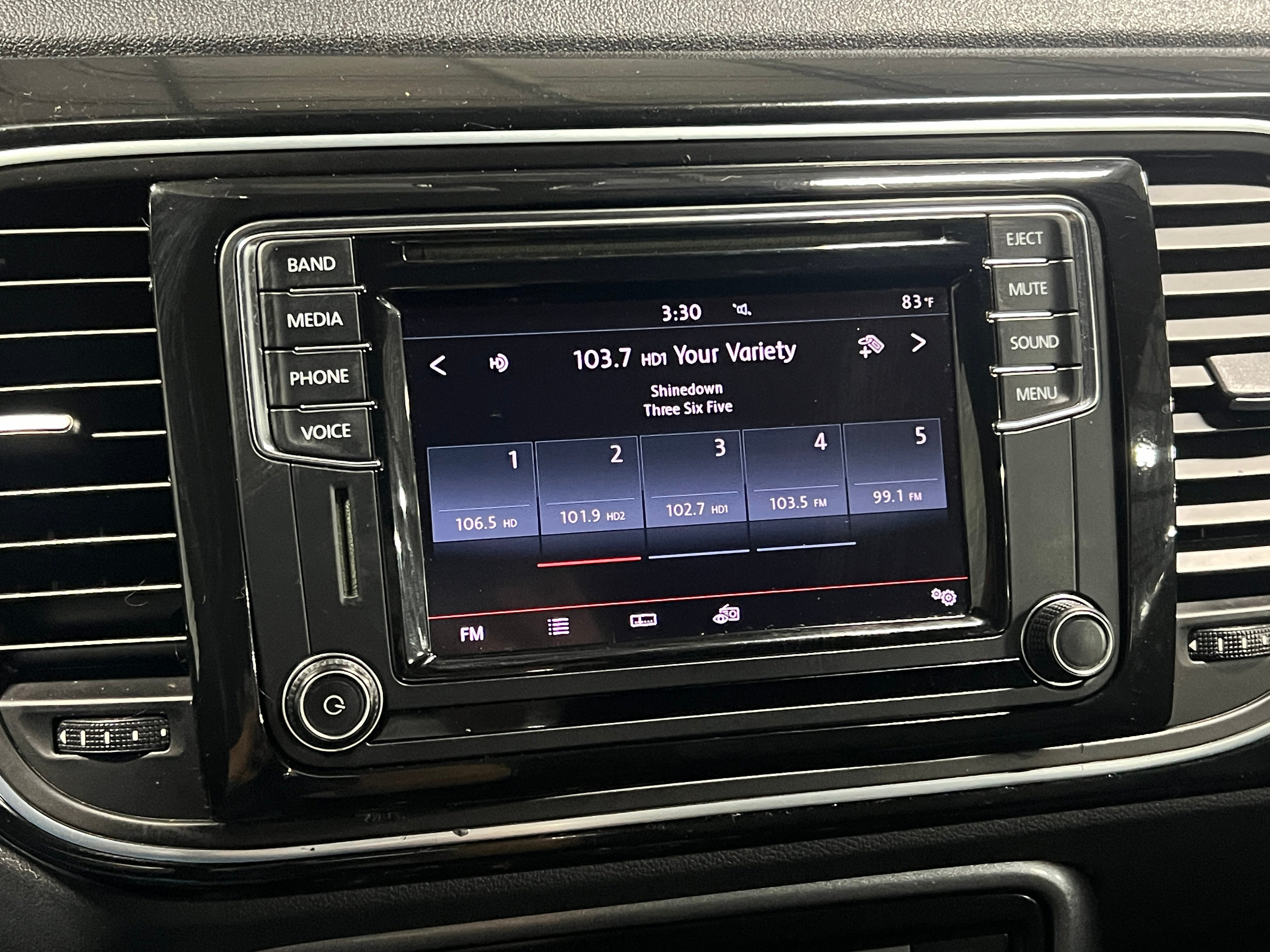 2019 Volkswagen Beetle SE 3