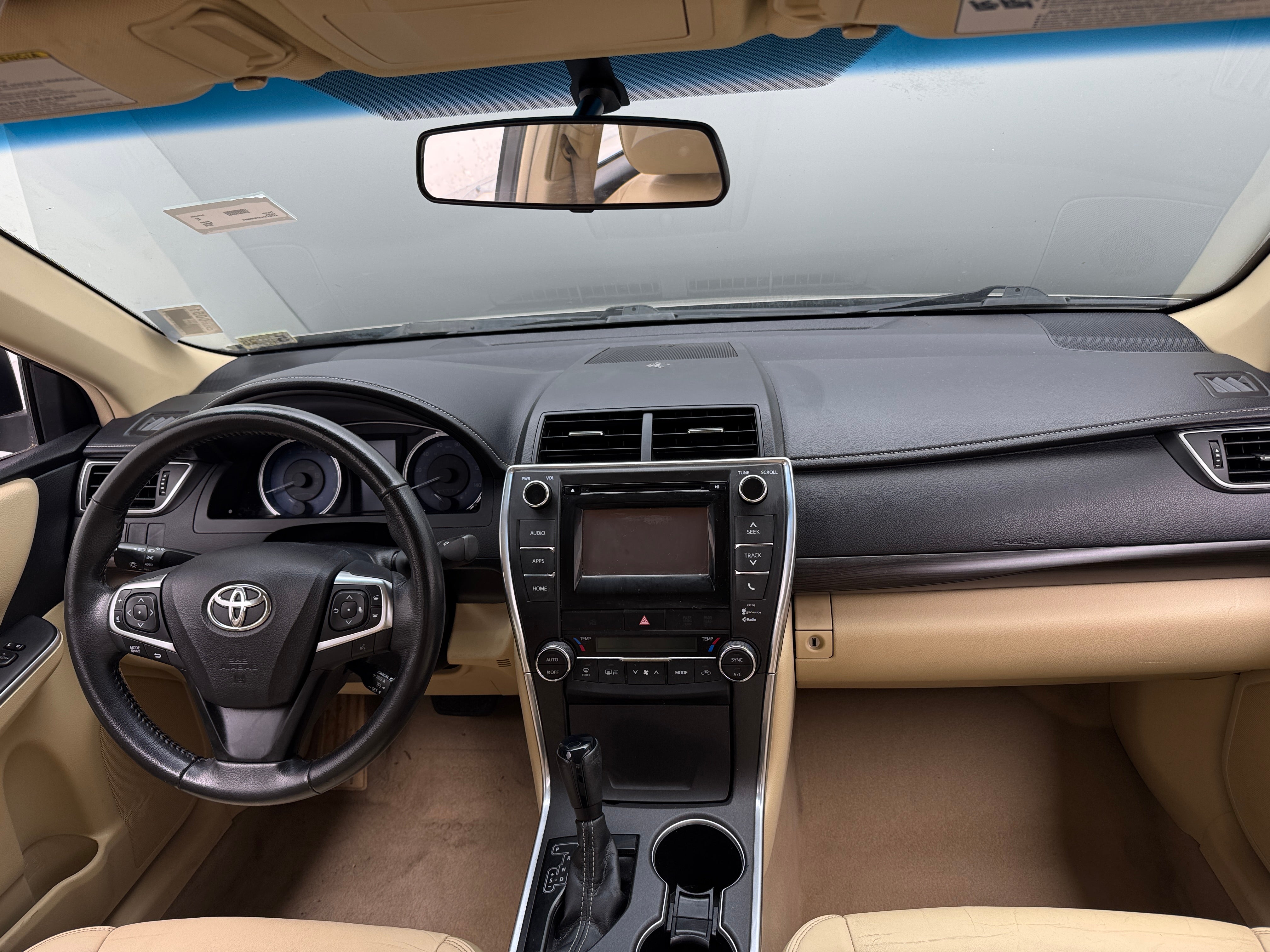 2015 Toyota Camry XLE 3