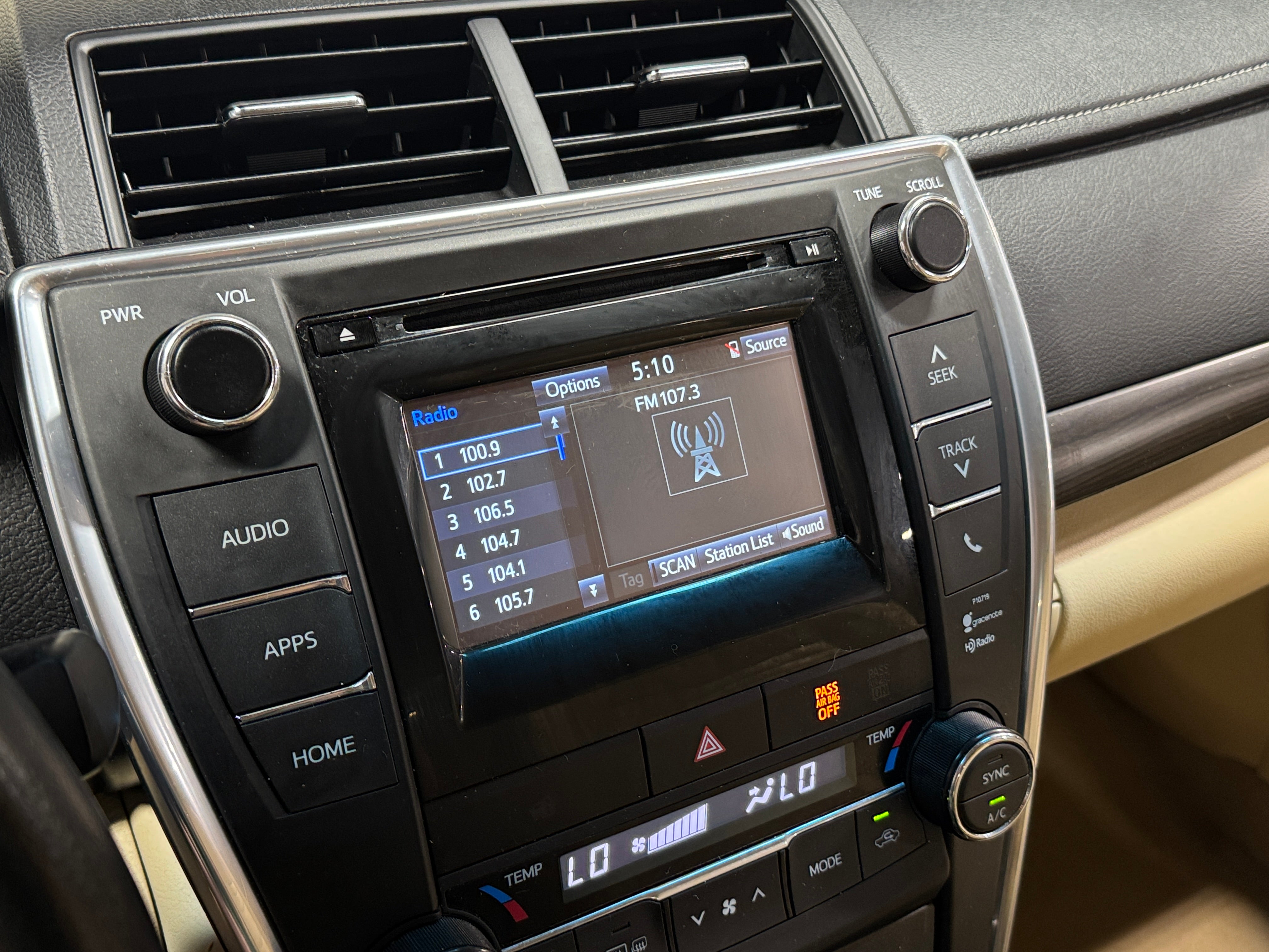 2015 Toyota Camry XLE 4