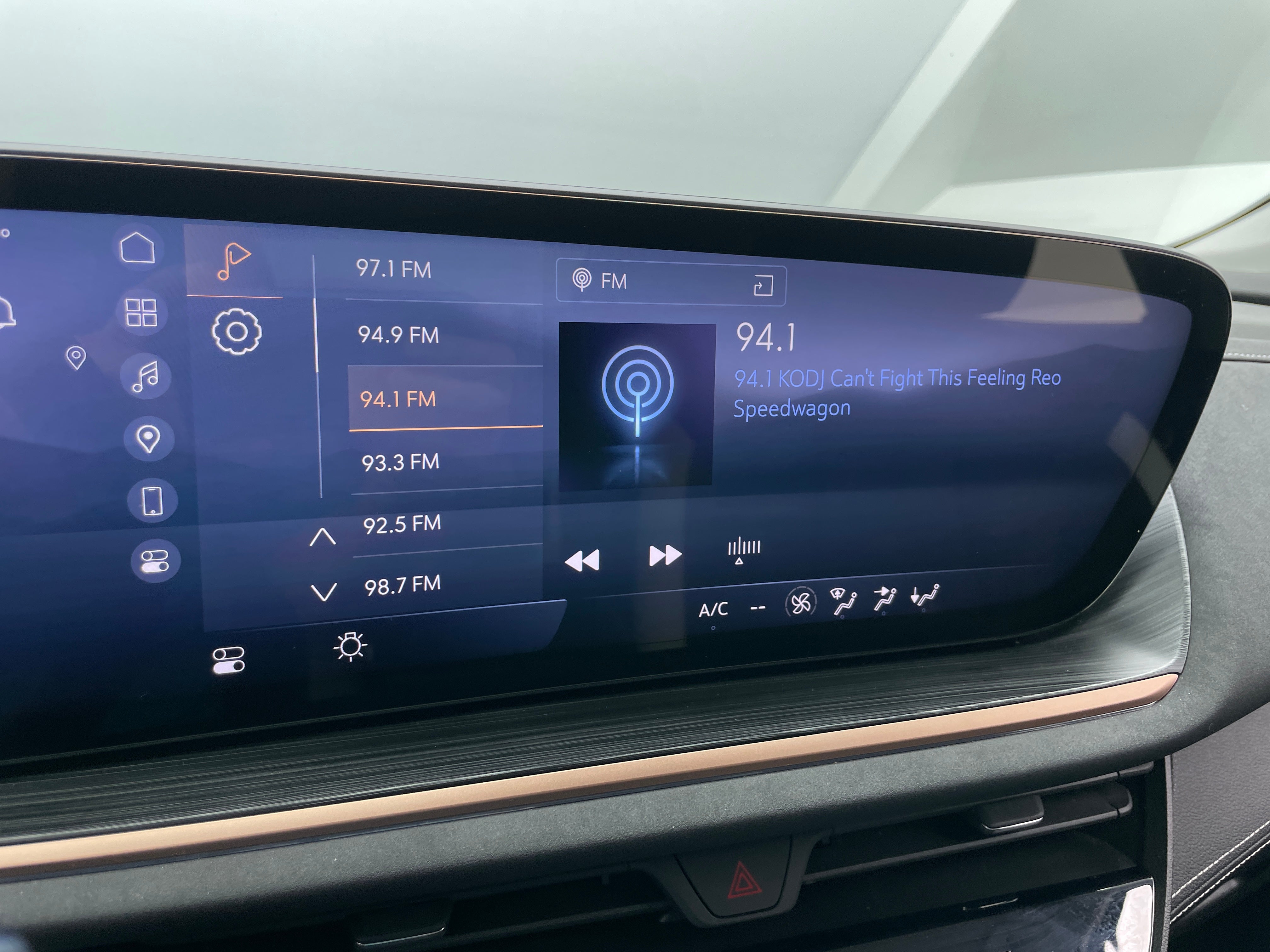 2024 Buick Envision Sport Touring 3