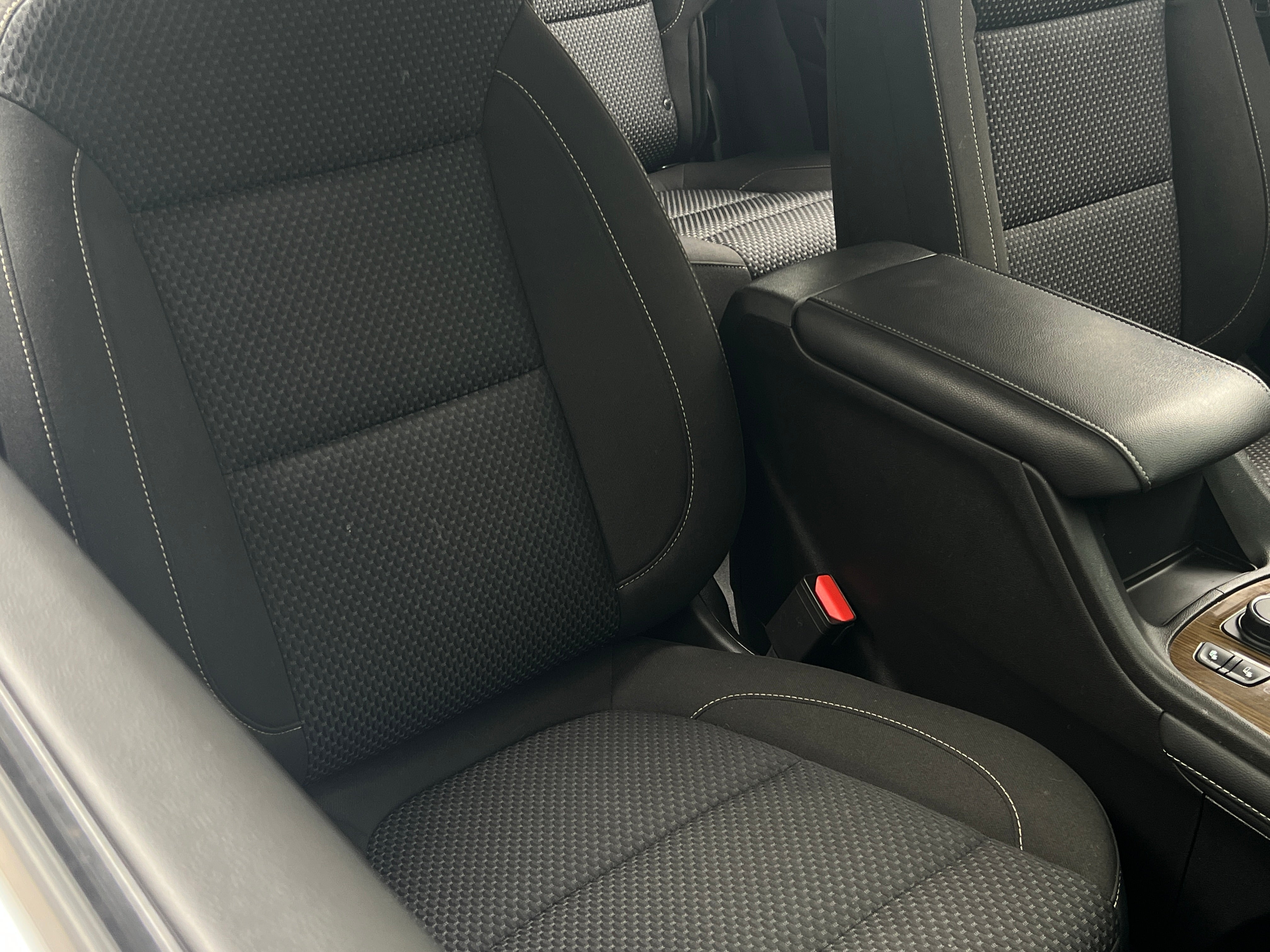 2023 GMC Acadia SLE 2