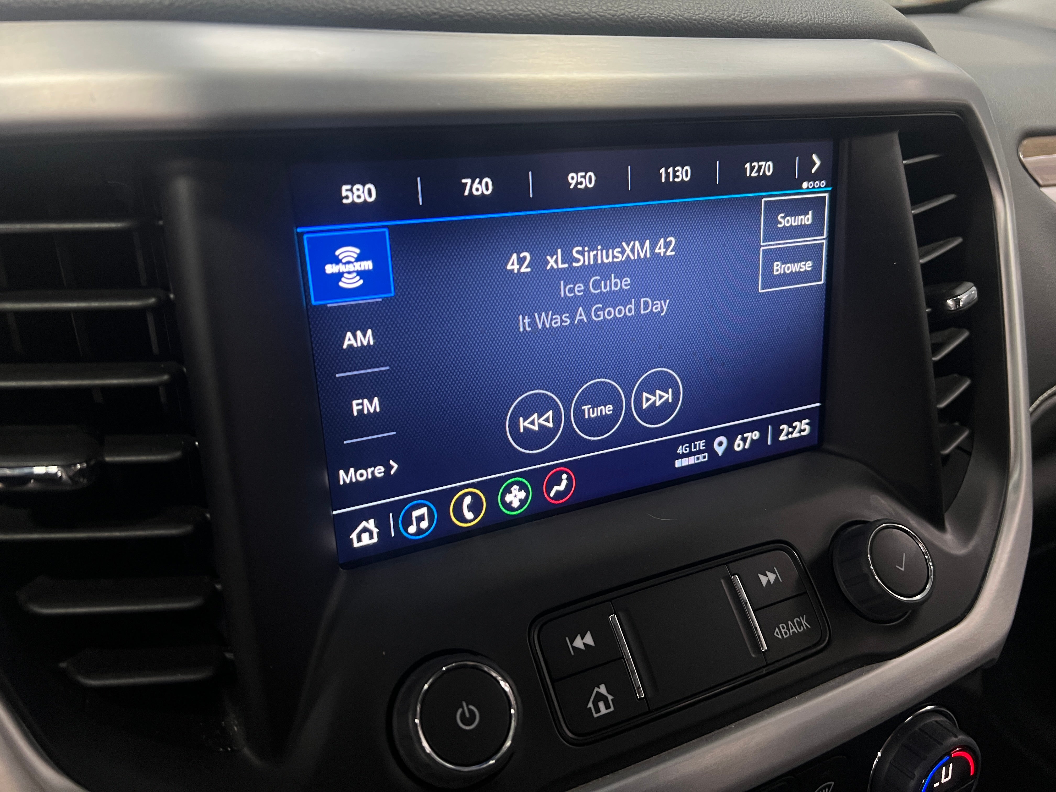 2023 GMC Acadia SLE 4