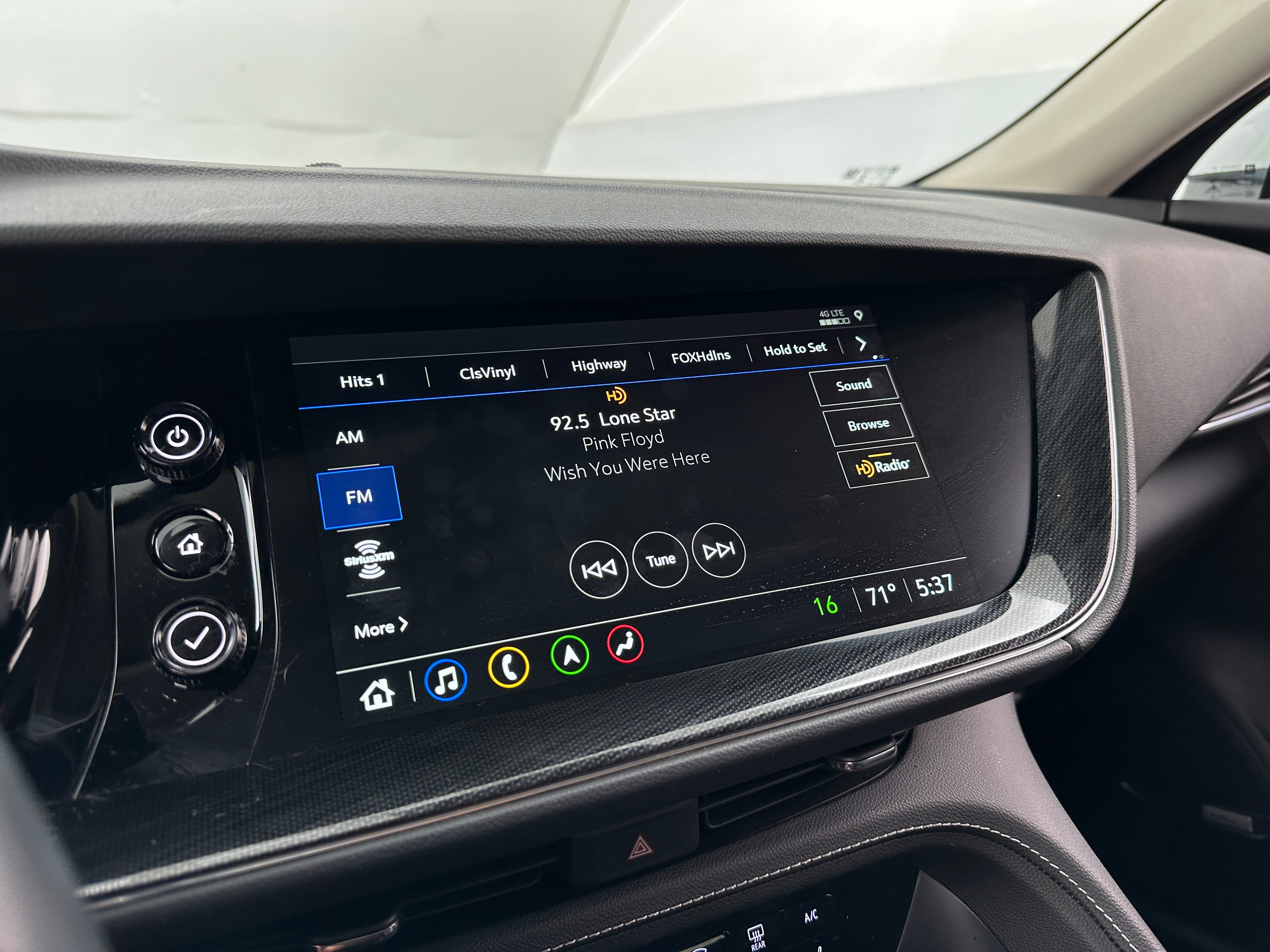 2022 Buick Envision Essence 3