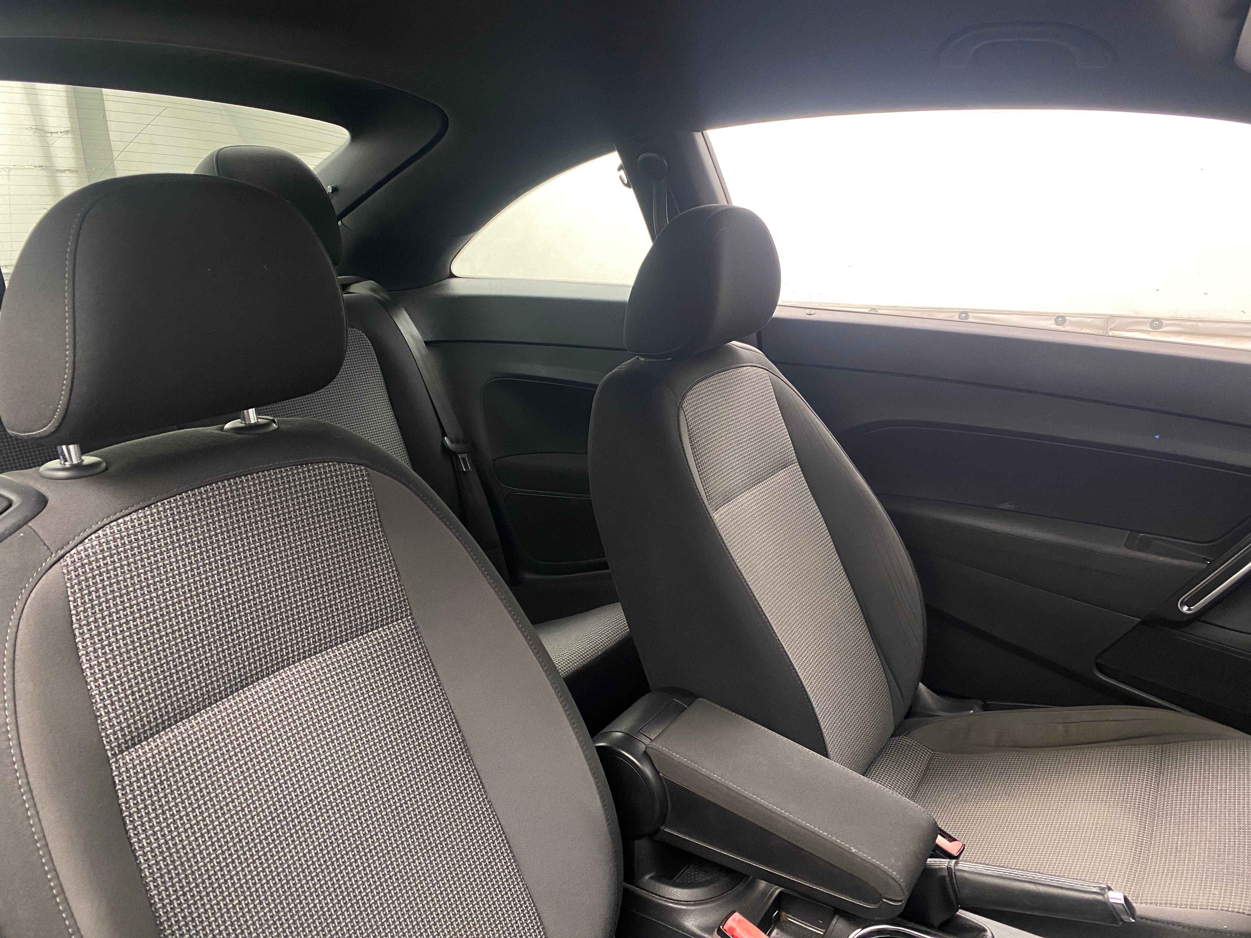 2018 Volkswagen Beetle S 2
