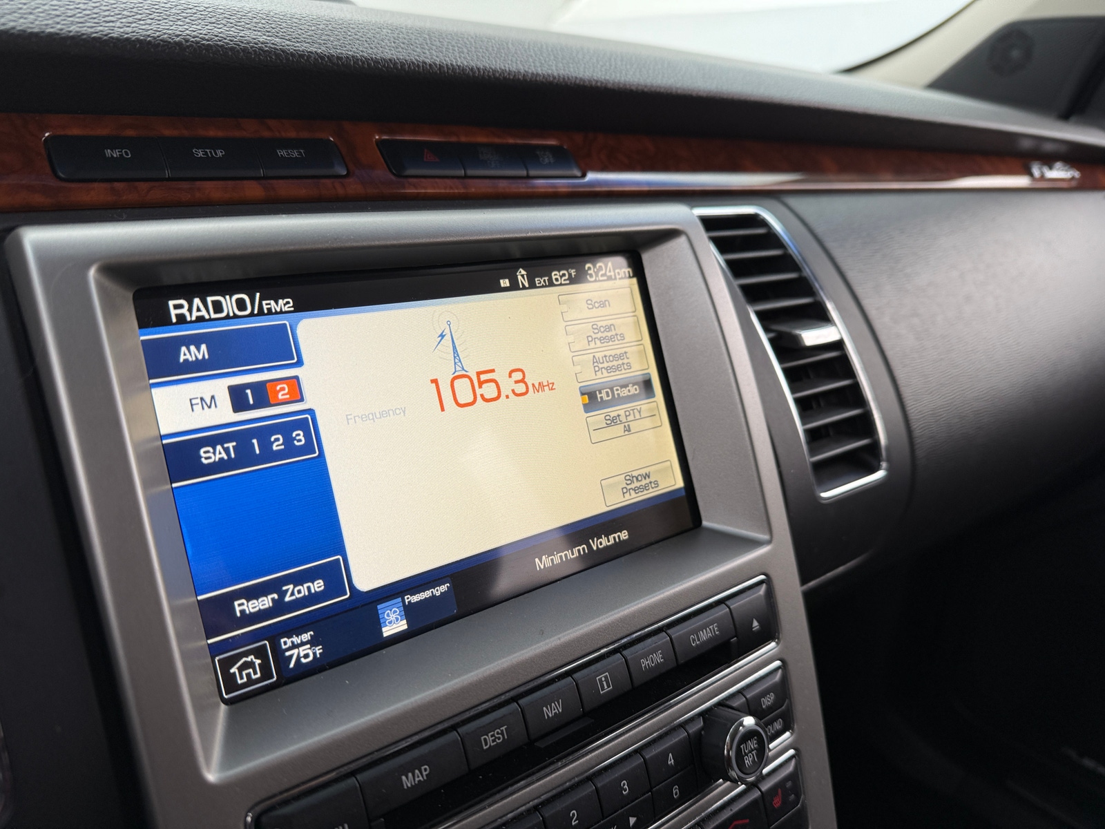 Thumbnail: 2011 Ford Flex - 3