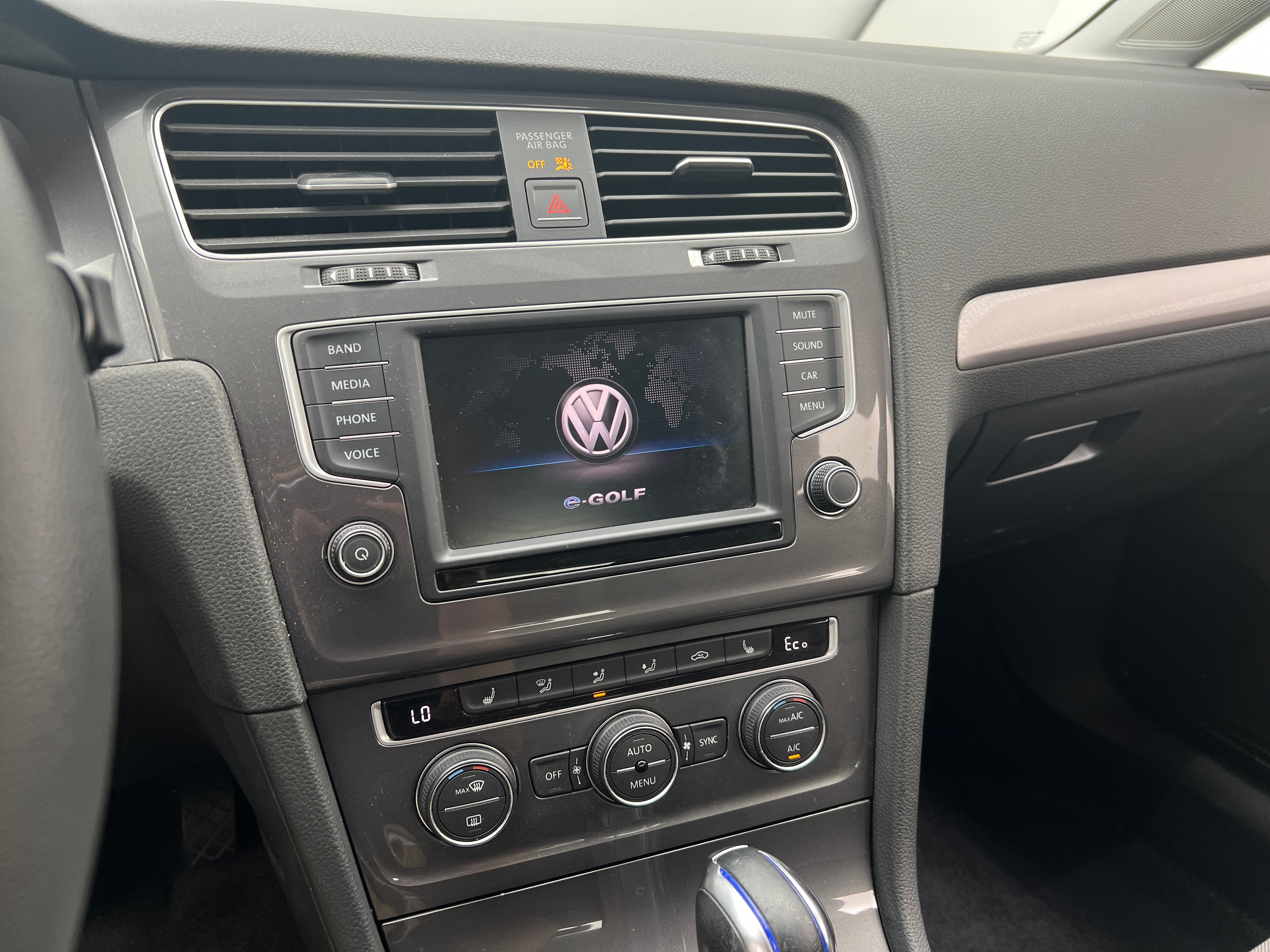 2016 Volkswagen e-Golf SE 4
