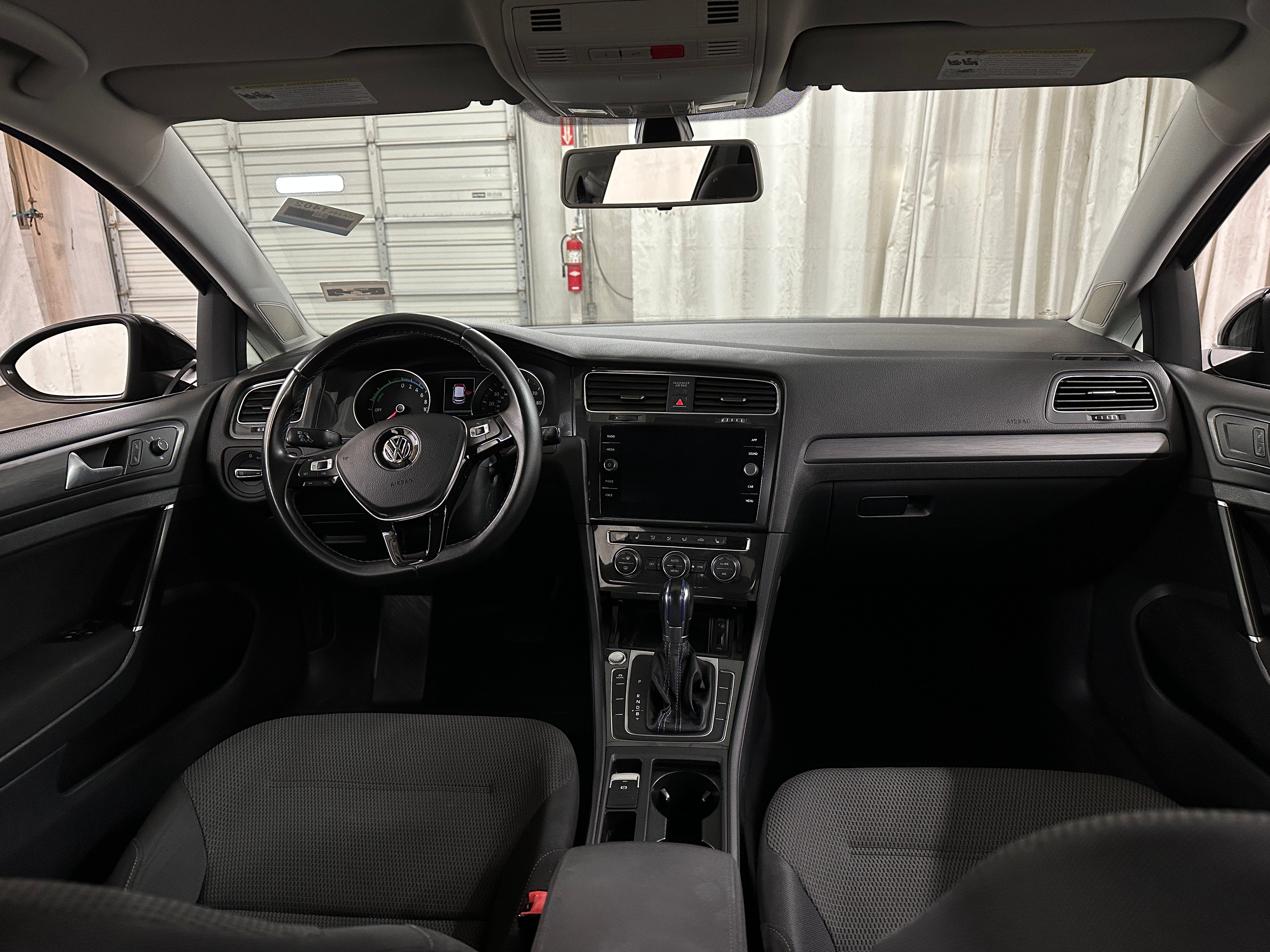2017 Volkswagen e-Golf SE 3