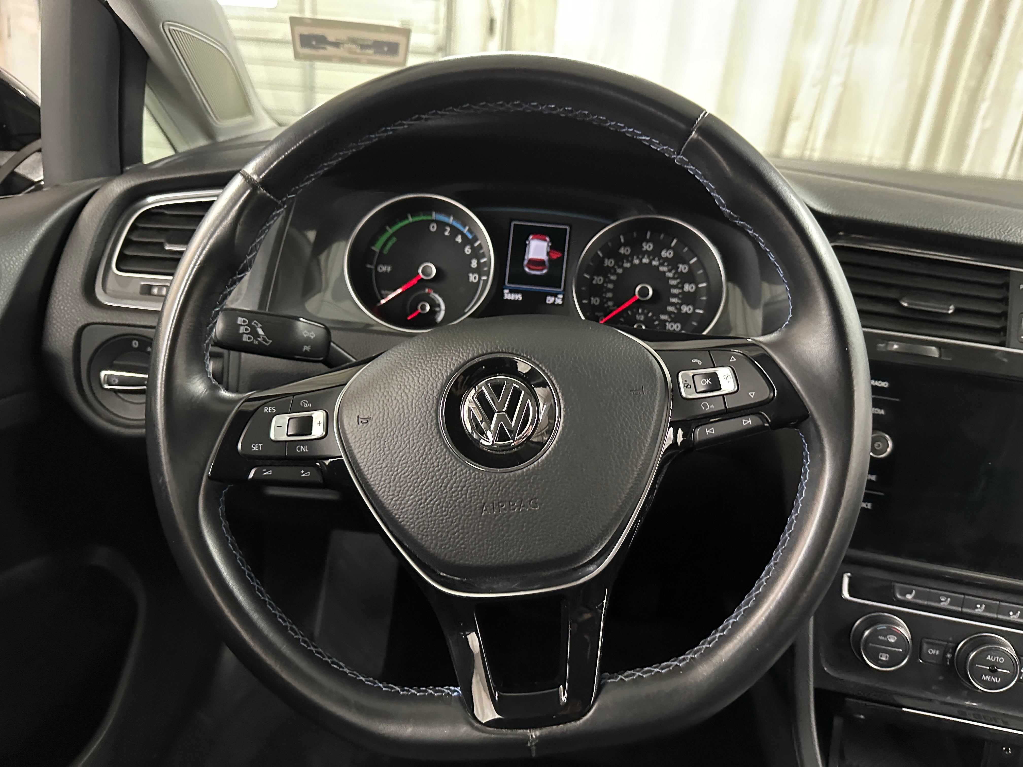 2017 Volkswagen e-Golf SE 5