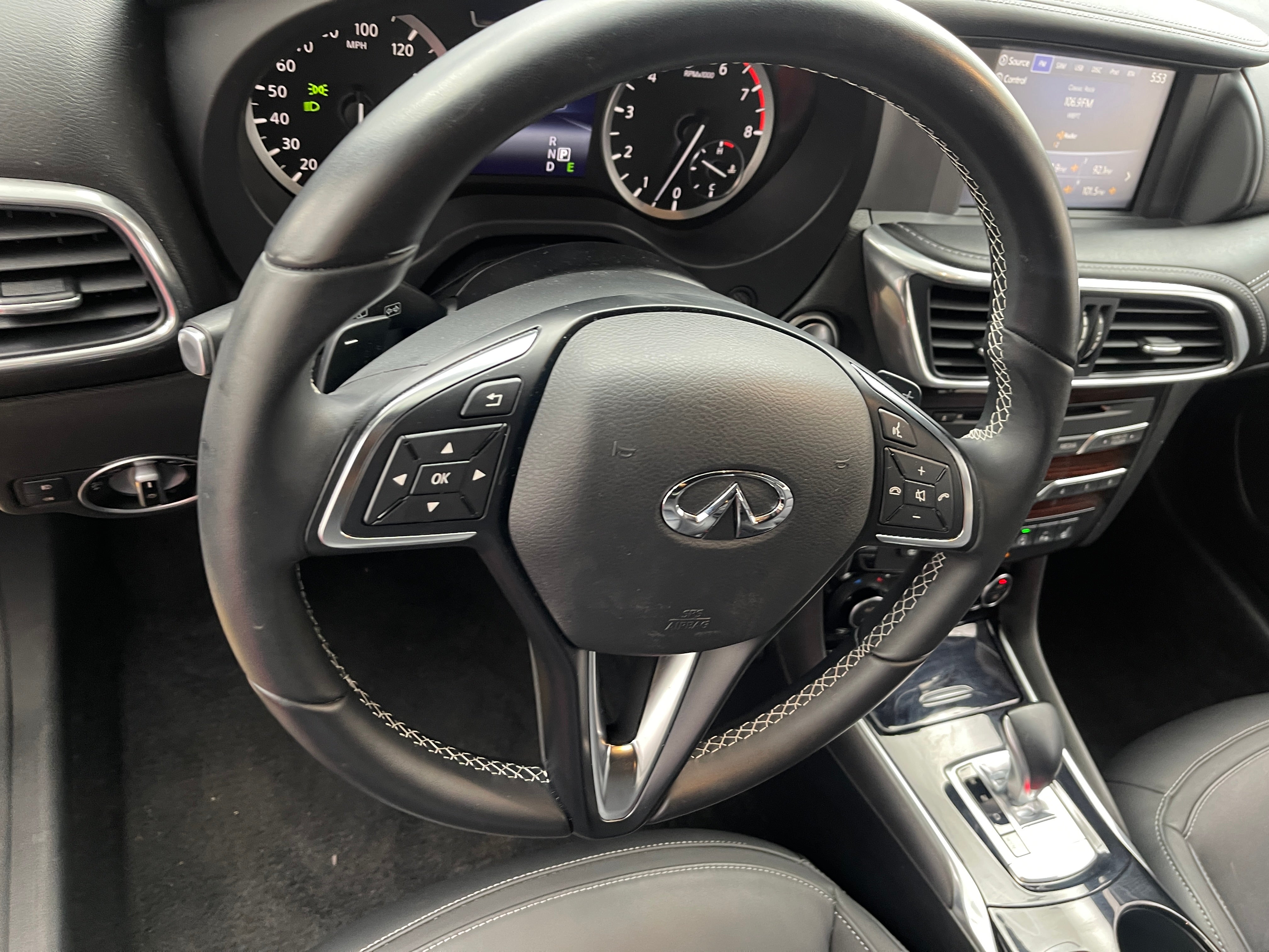 2017 INFINITI QX30 Premium 4
