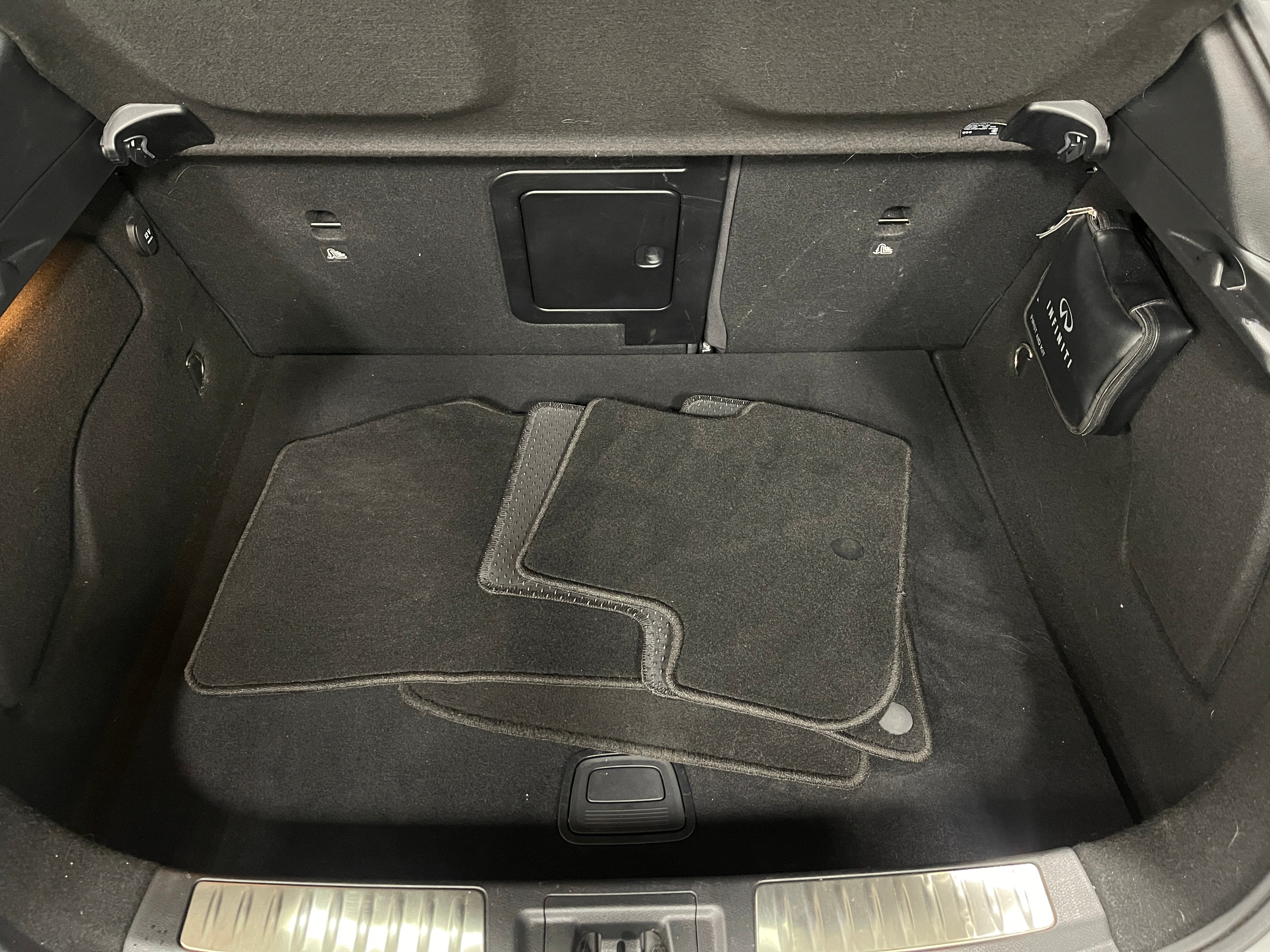 2017 INFINITI QX30 Premium 6