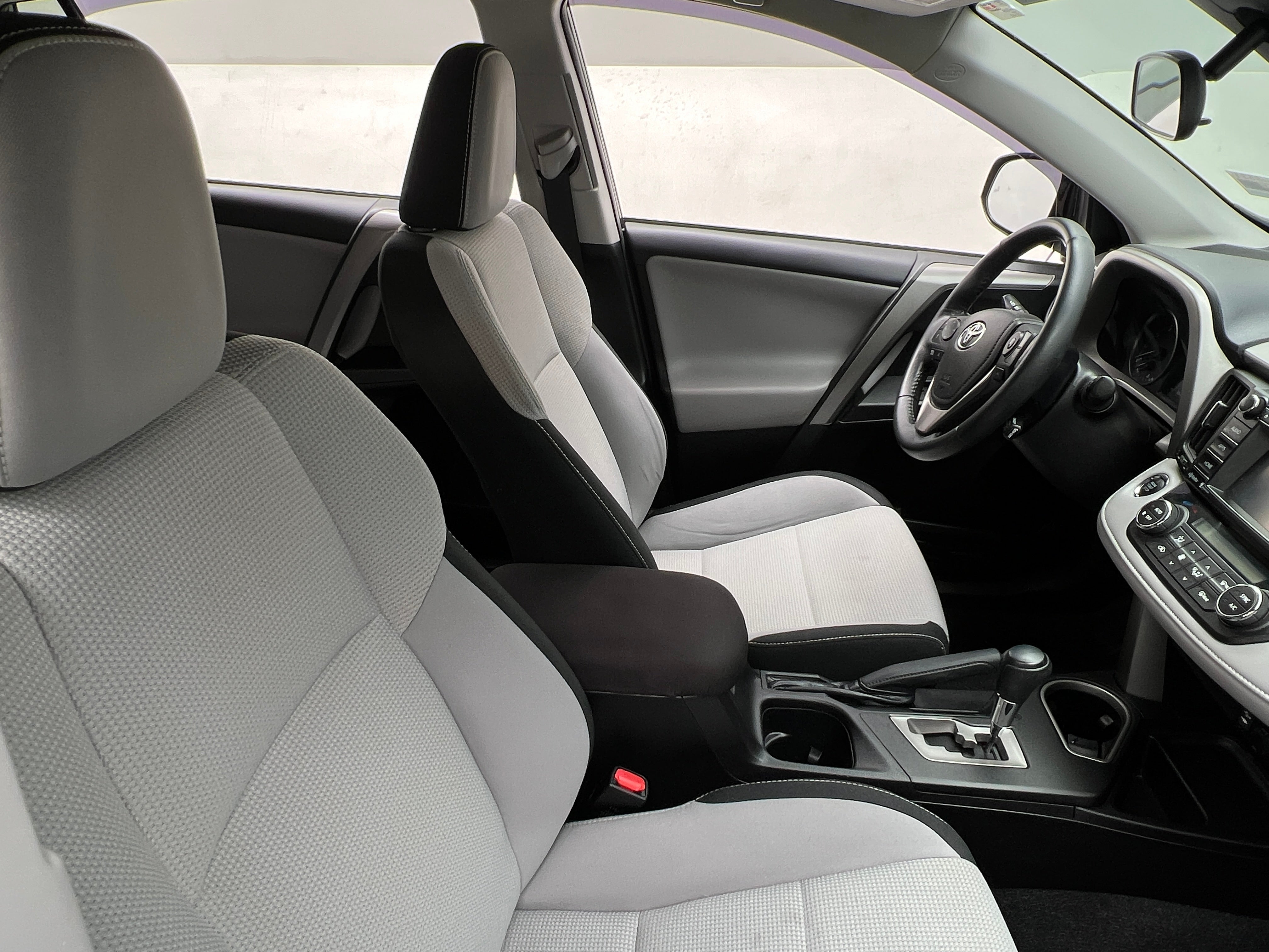 2018 Toyota RAV4 XLE 2