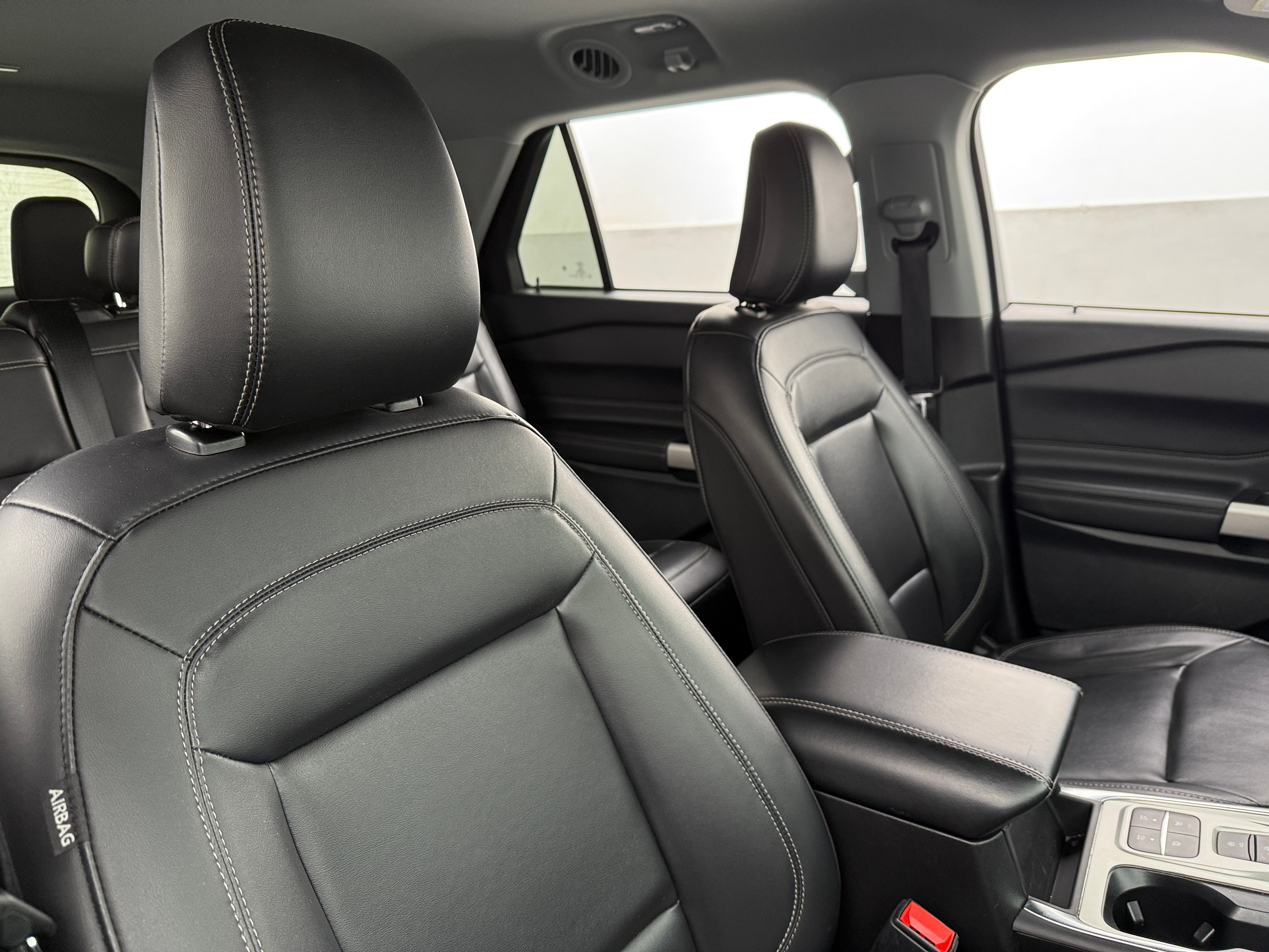 2023 Ford Explorer XLT 2
