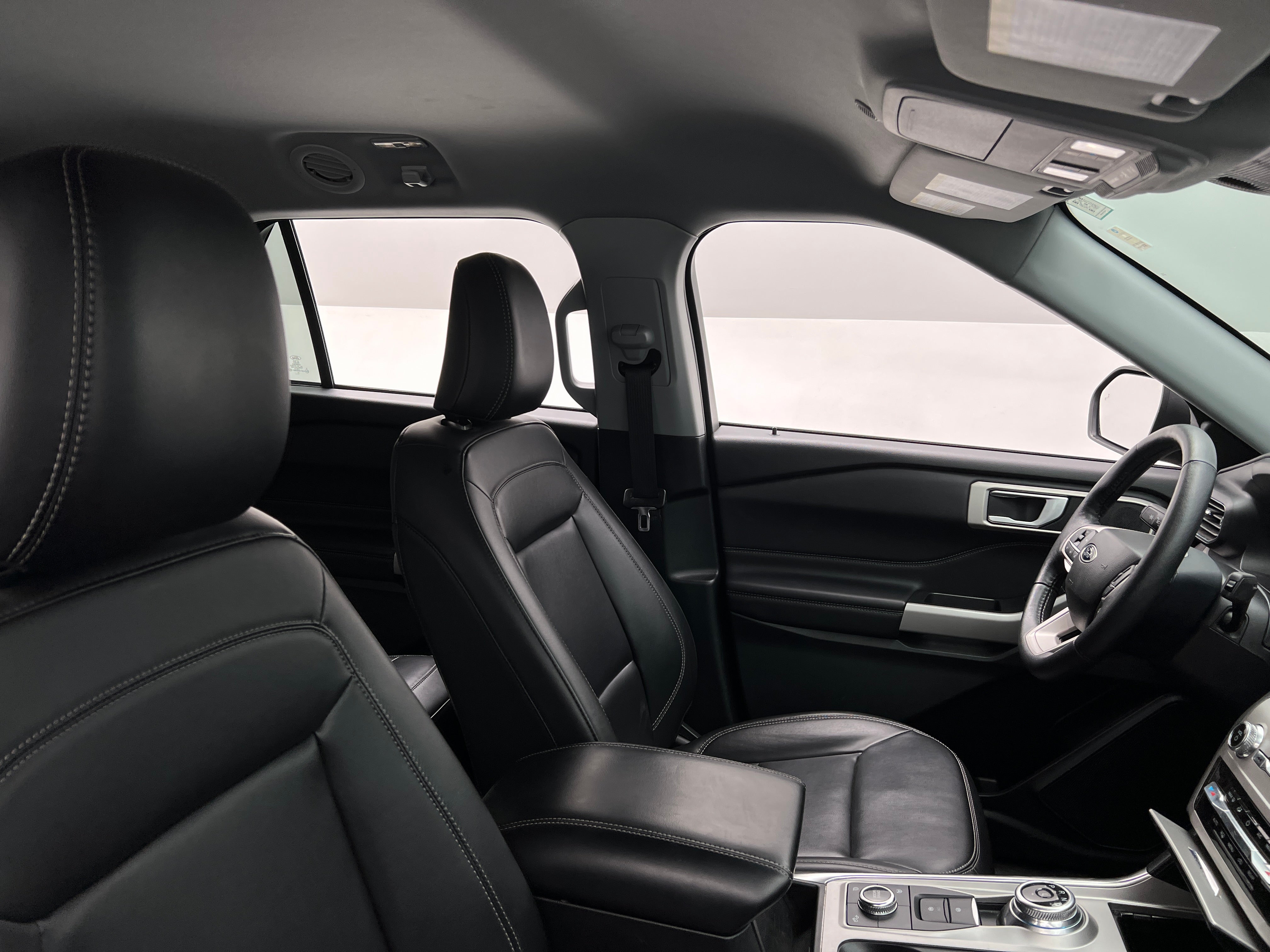 2024 Ford Explorer XLT 2