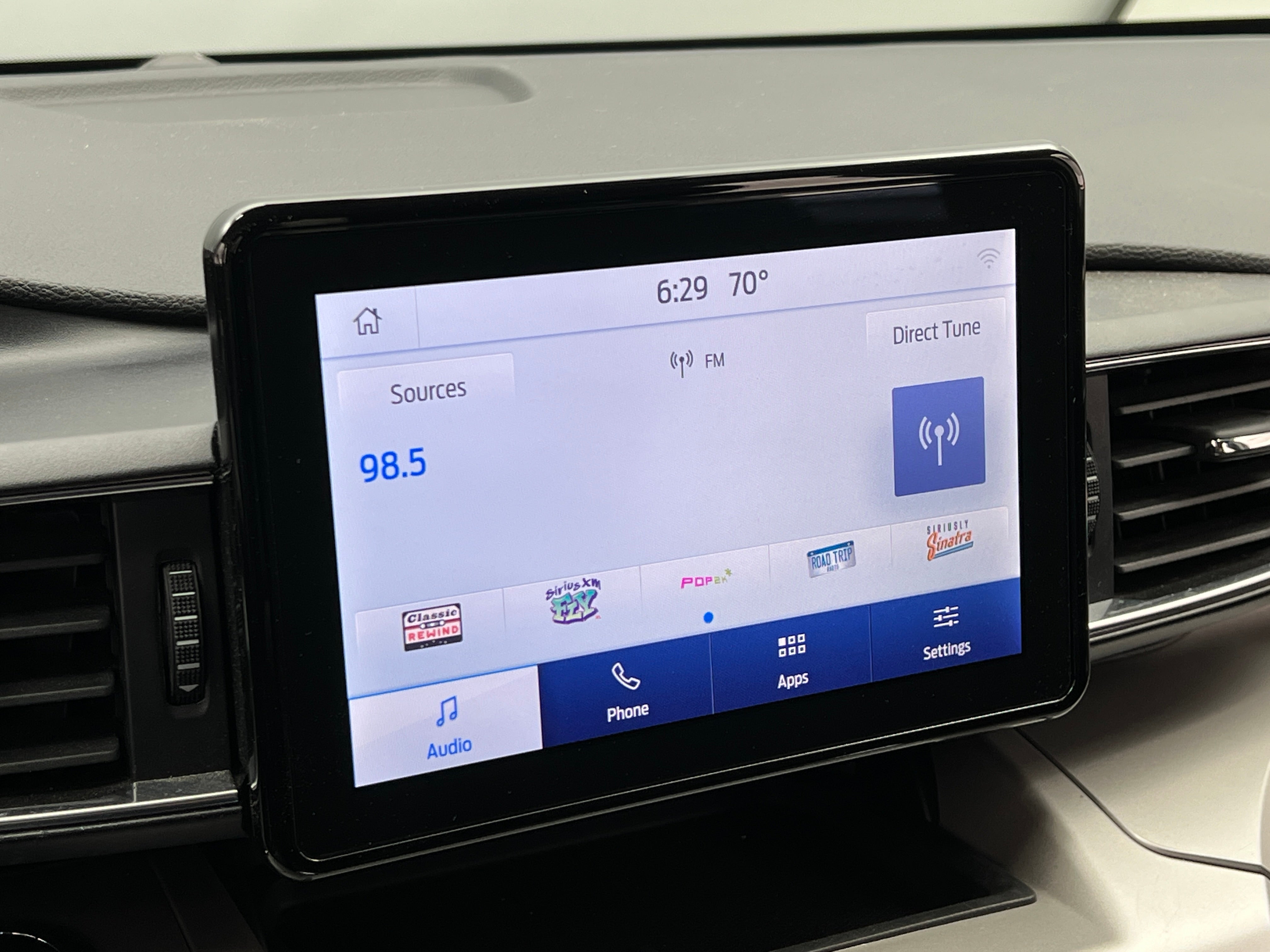 2024 Ford Explorer XLT 4