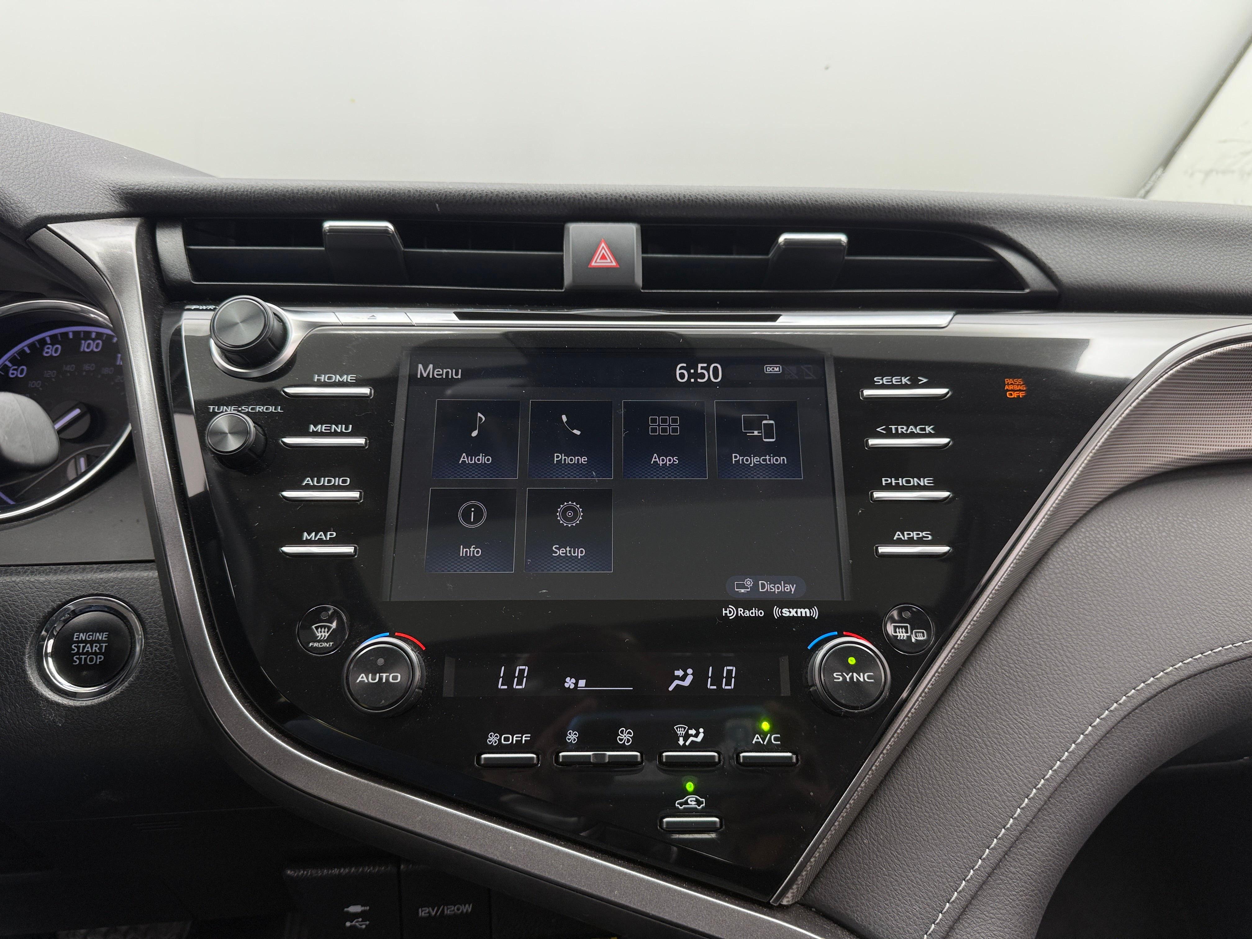 2019 Toyota Camry SE 3