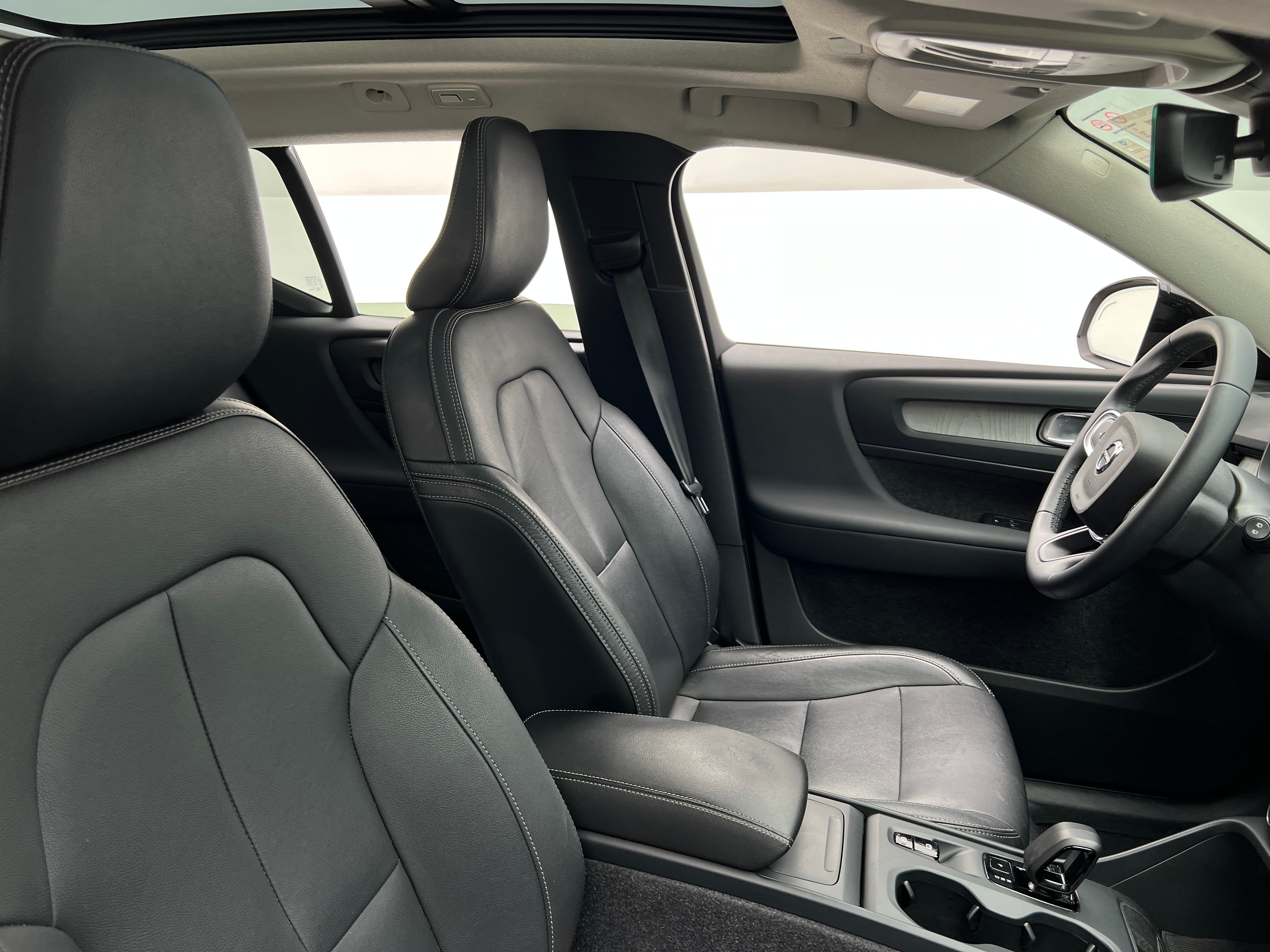 2024 Volvo XC40 B5 Core 2