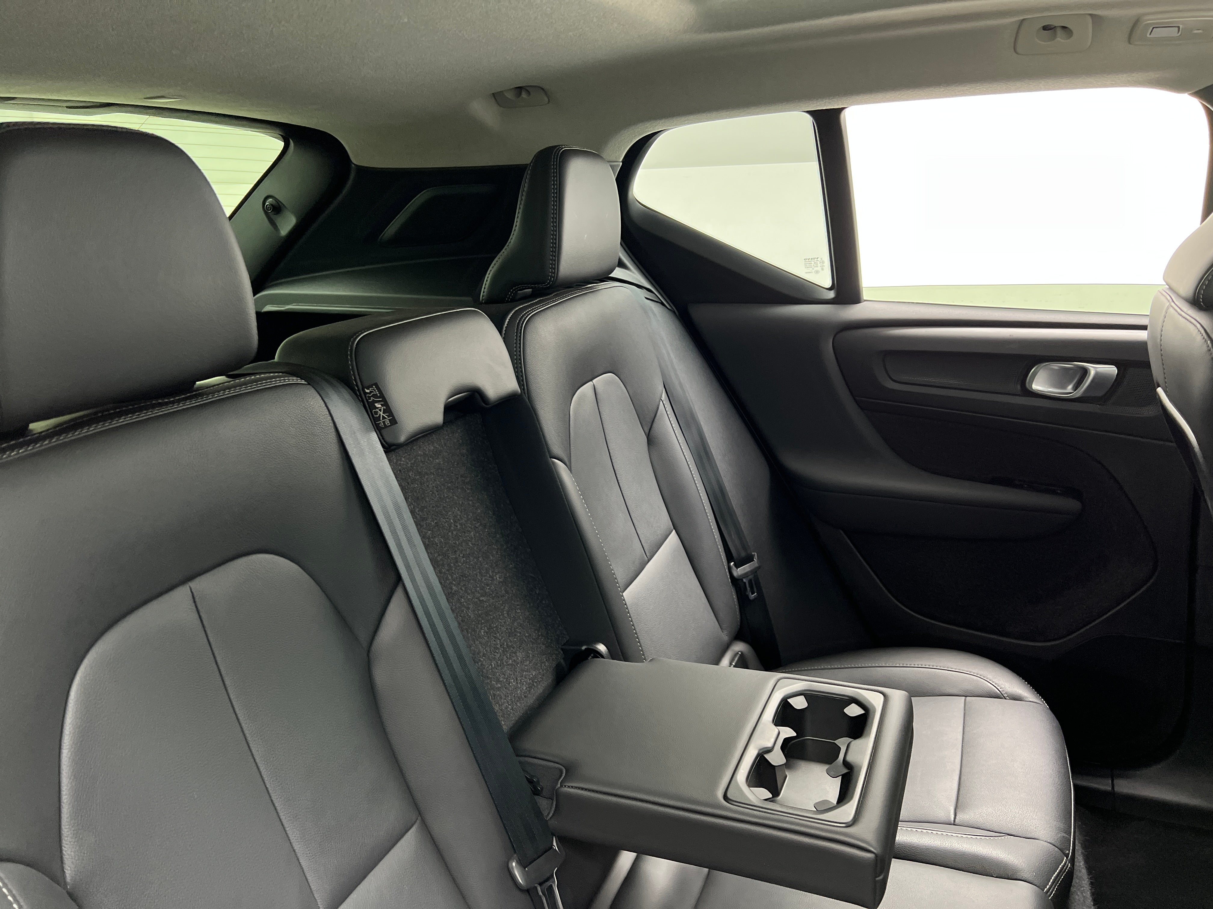 2024 Volvo XC40 B5 Core 6