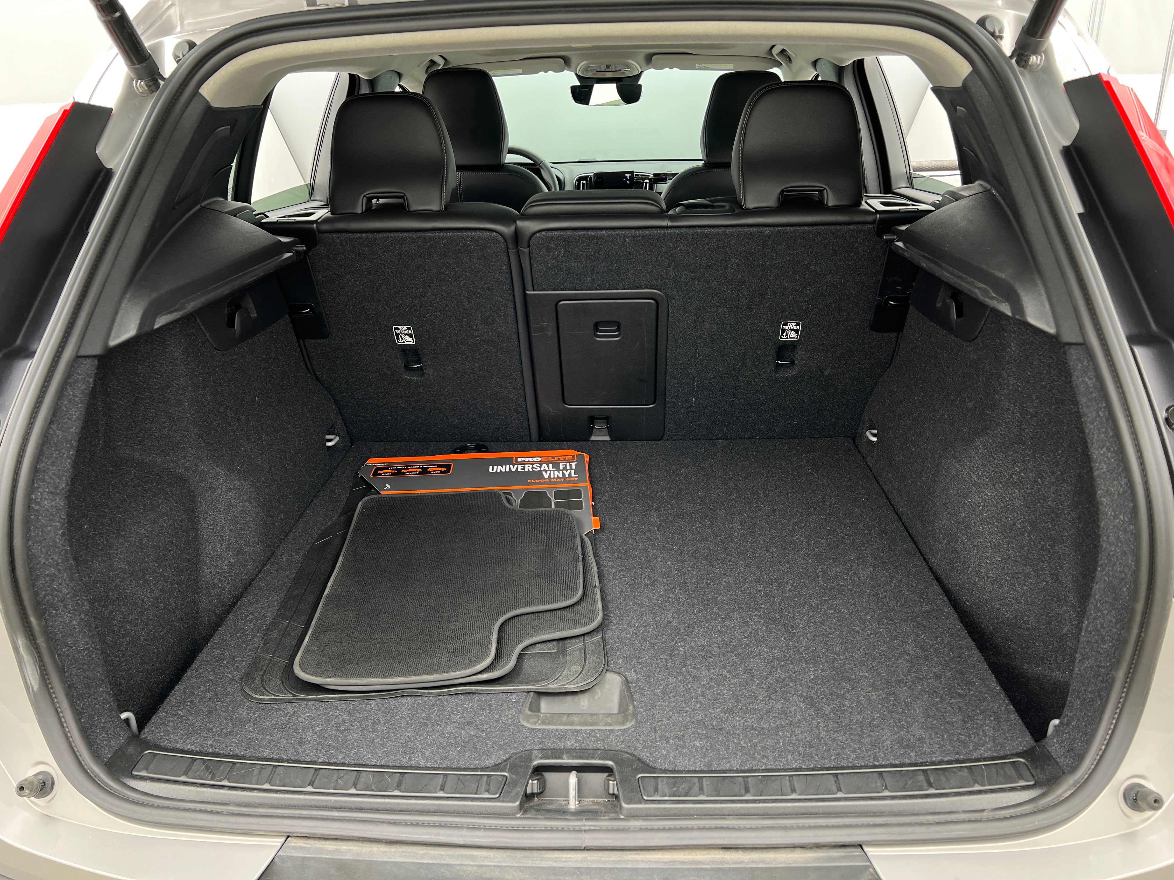 2024 Volvo XC40 B5 Core 7