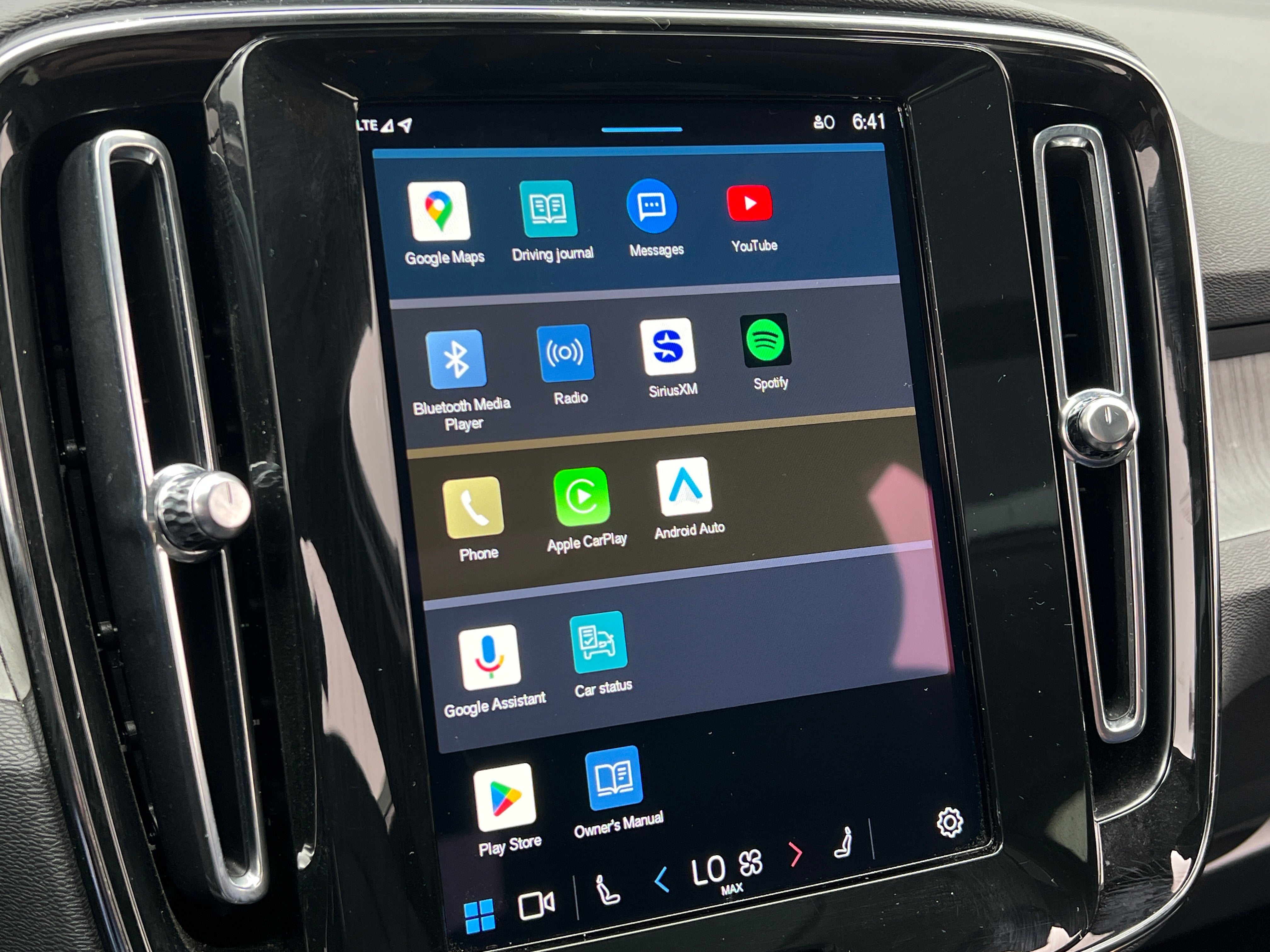 2024 Volvo XC40 B5 Core 4