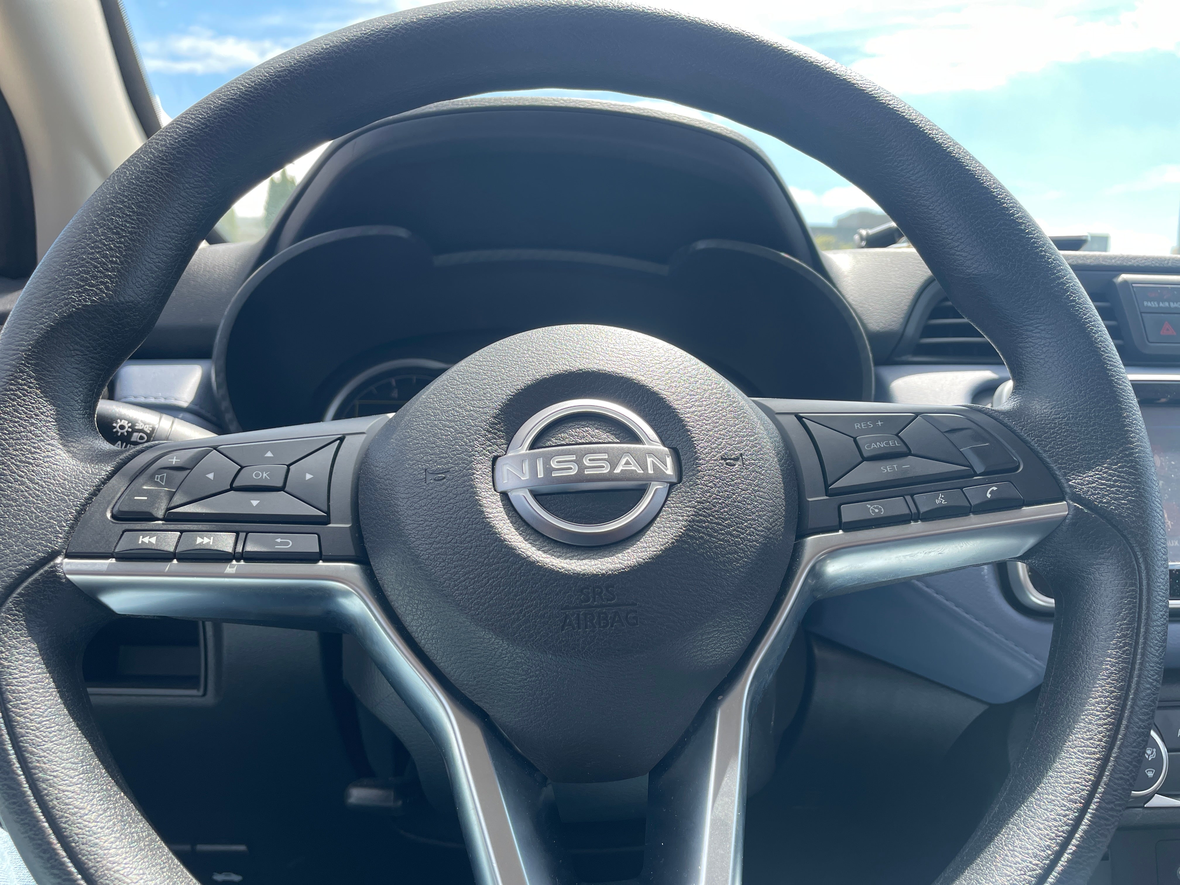 2023 Nissan Versa SV 5