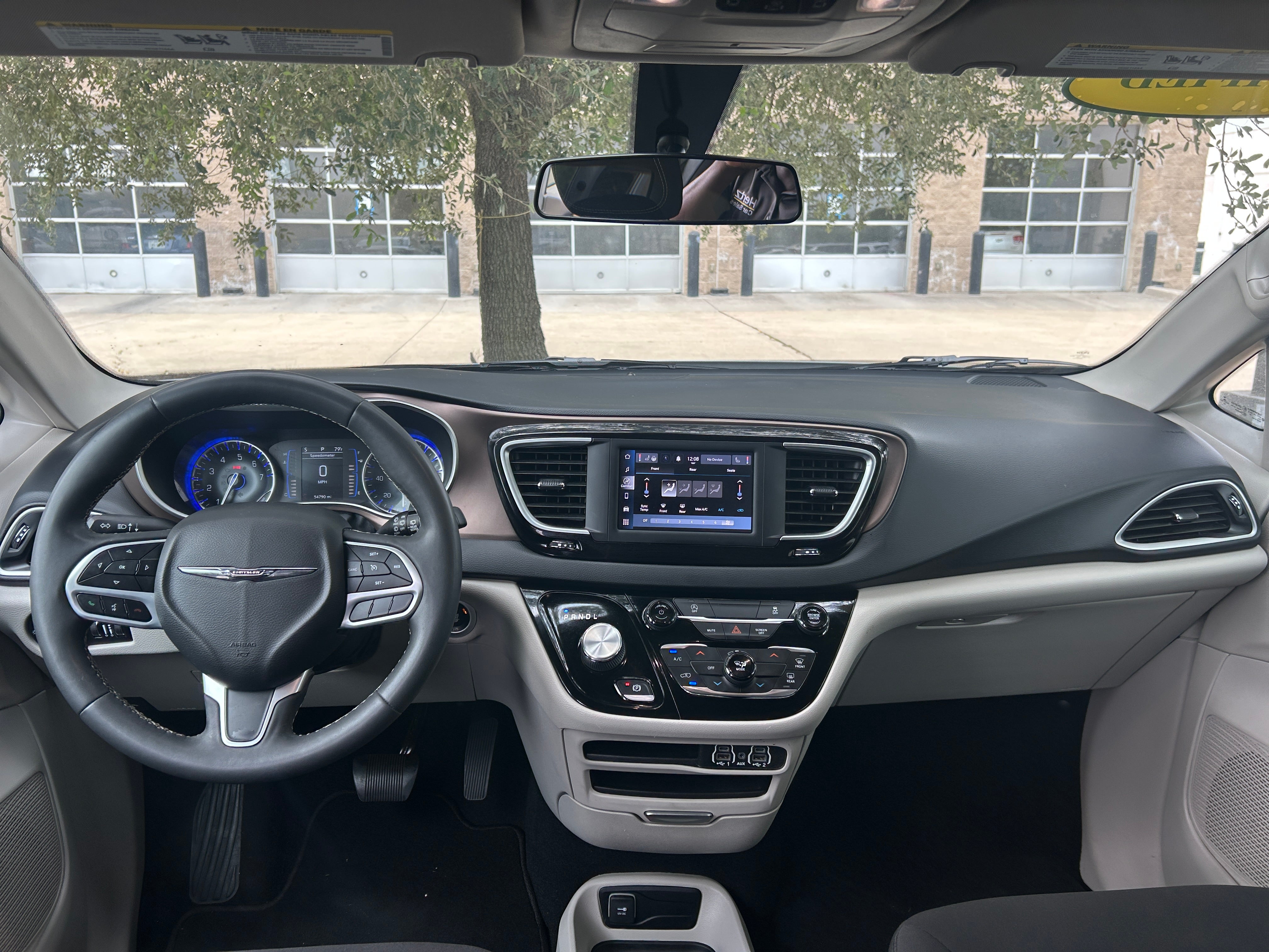 2022 Chrysler Voyager LX 3