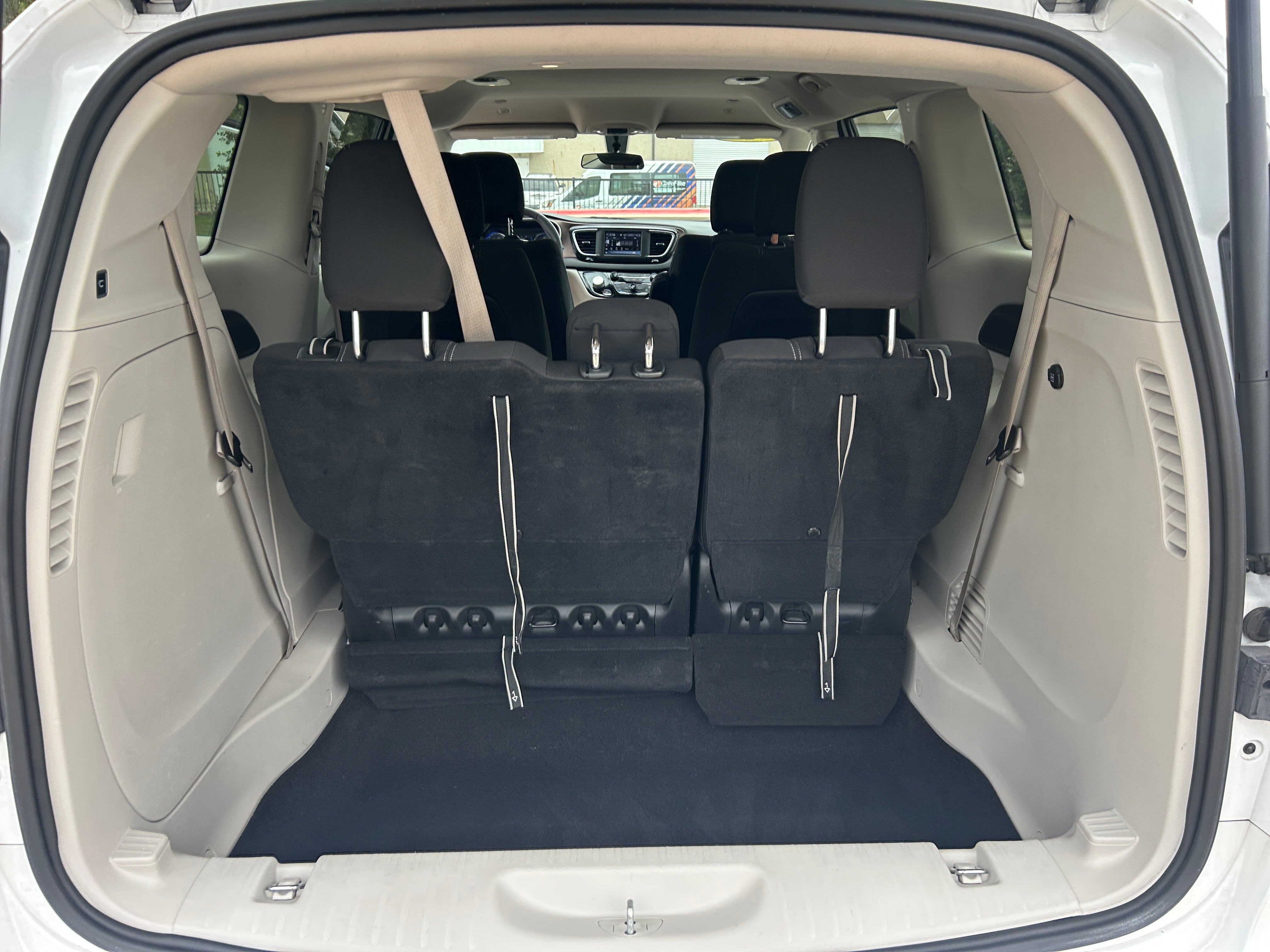 2022 Chrysler Voyager LX 5