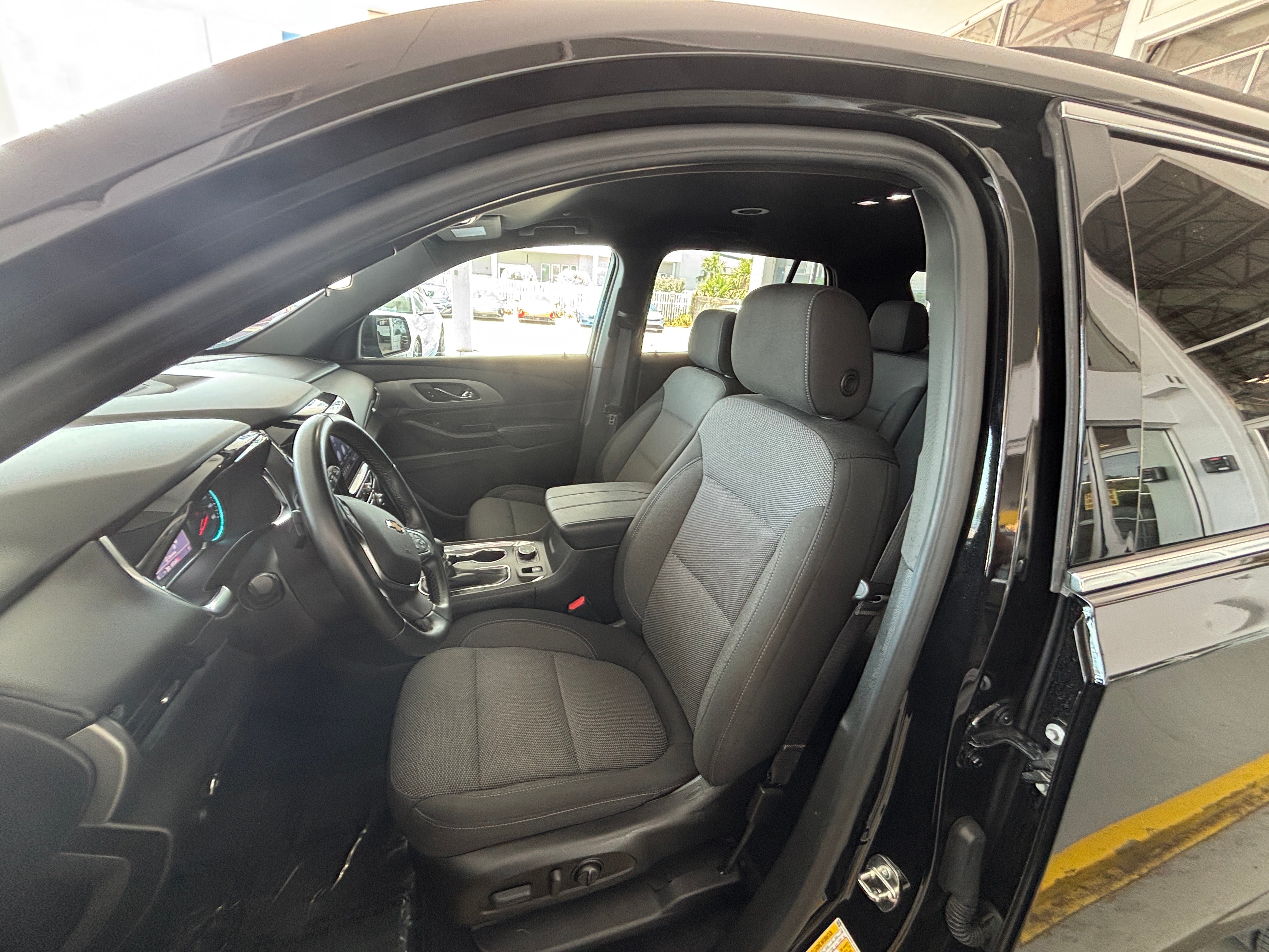 2023 Chevrolet Traverse LT 2