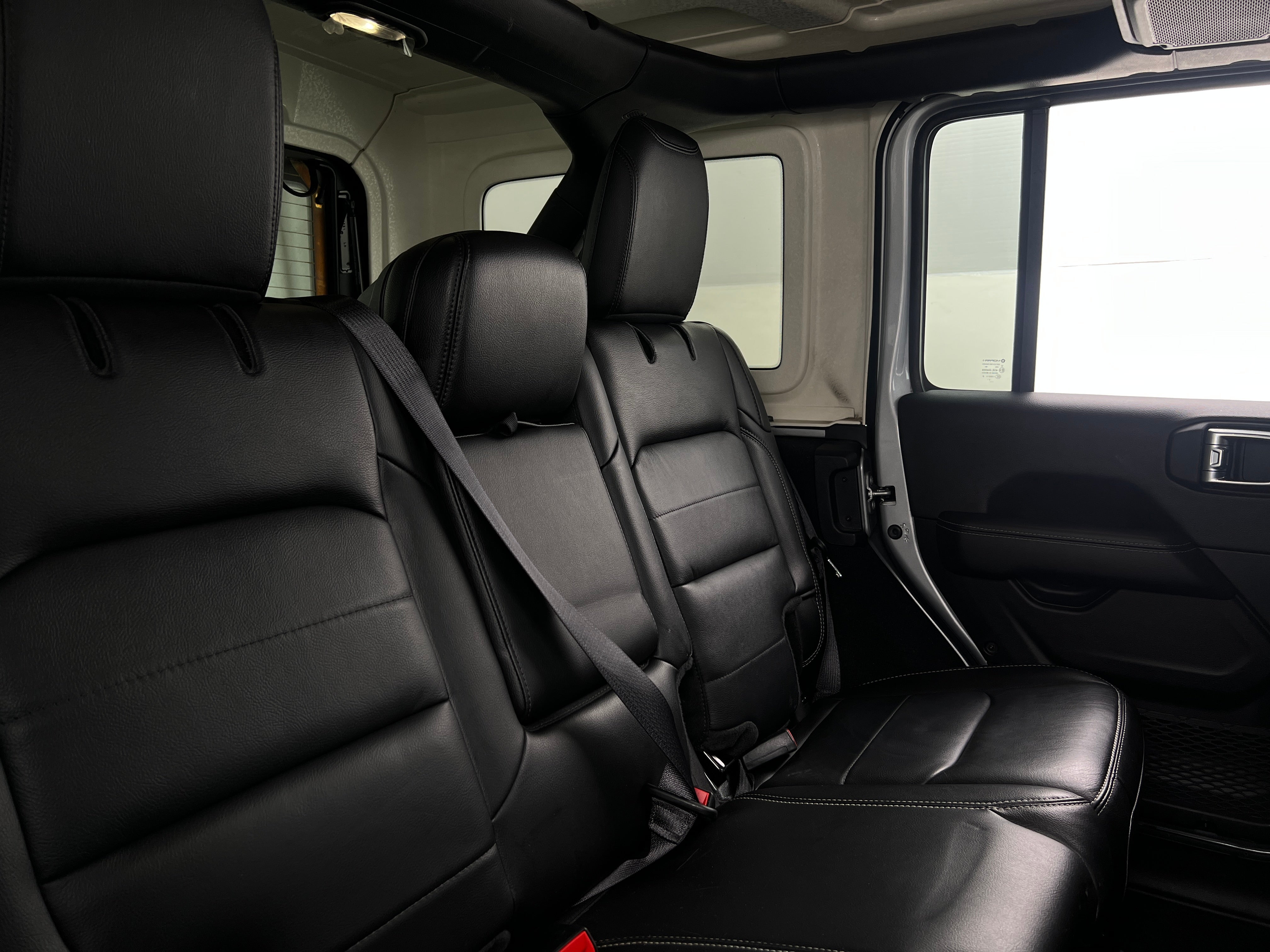 2022 Jeep Wrangler Unlimited Sahara 5