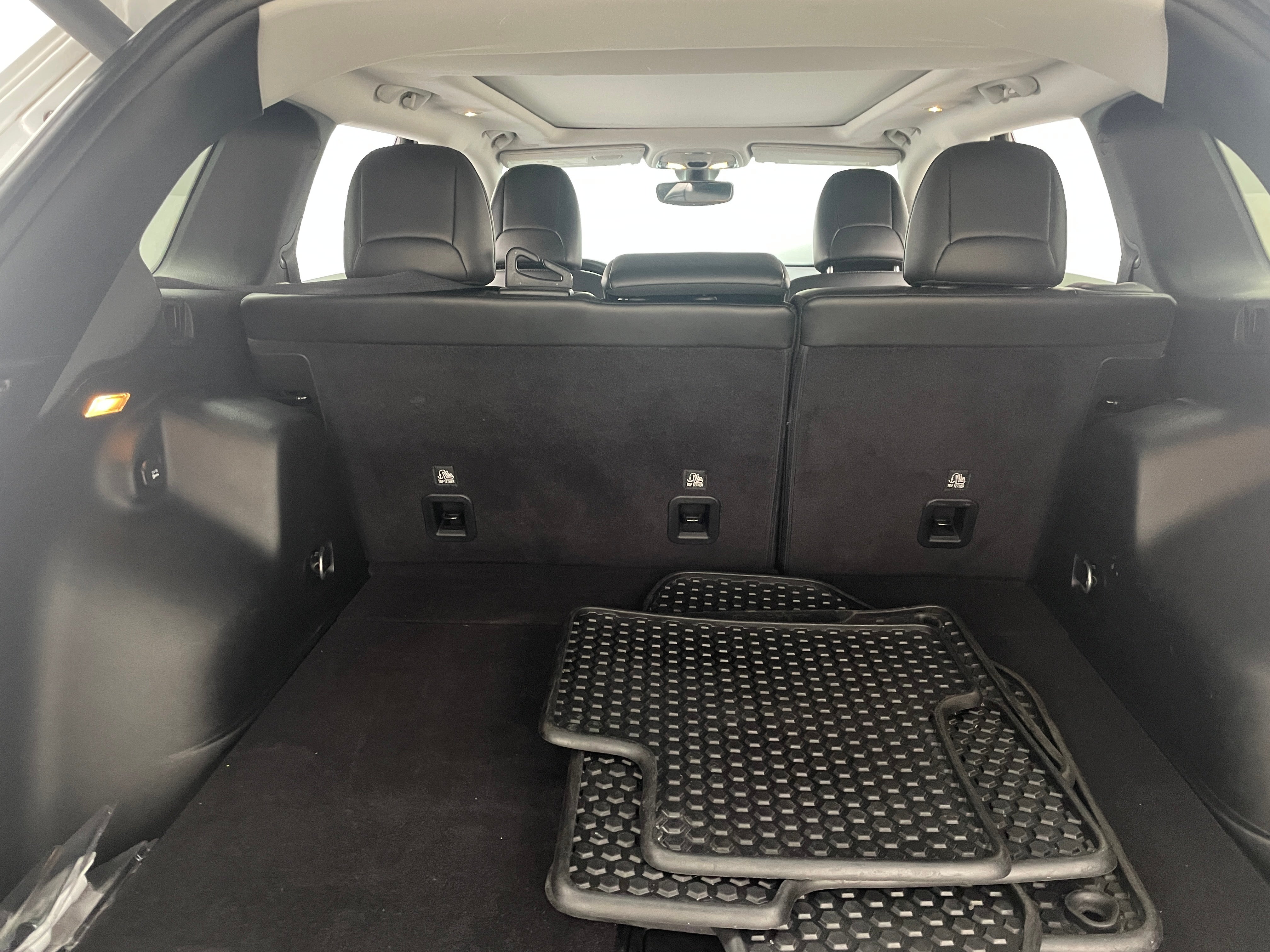 2020 Jeep Cherokee Altitude 7