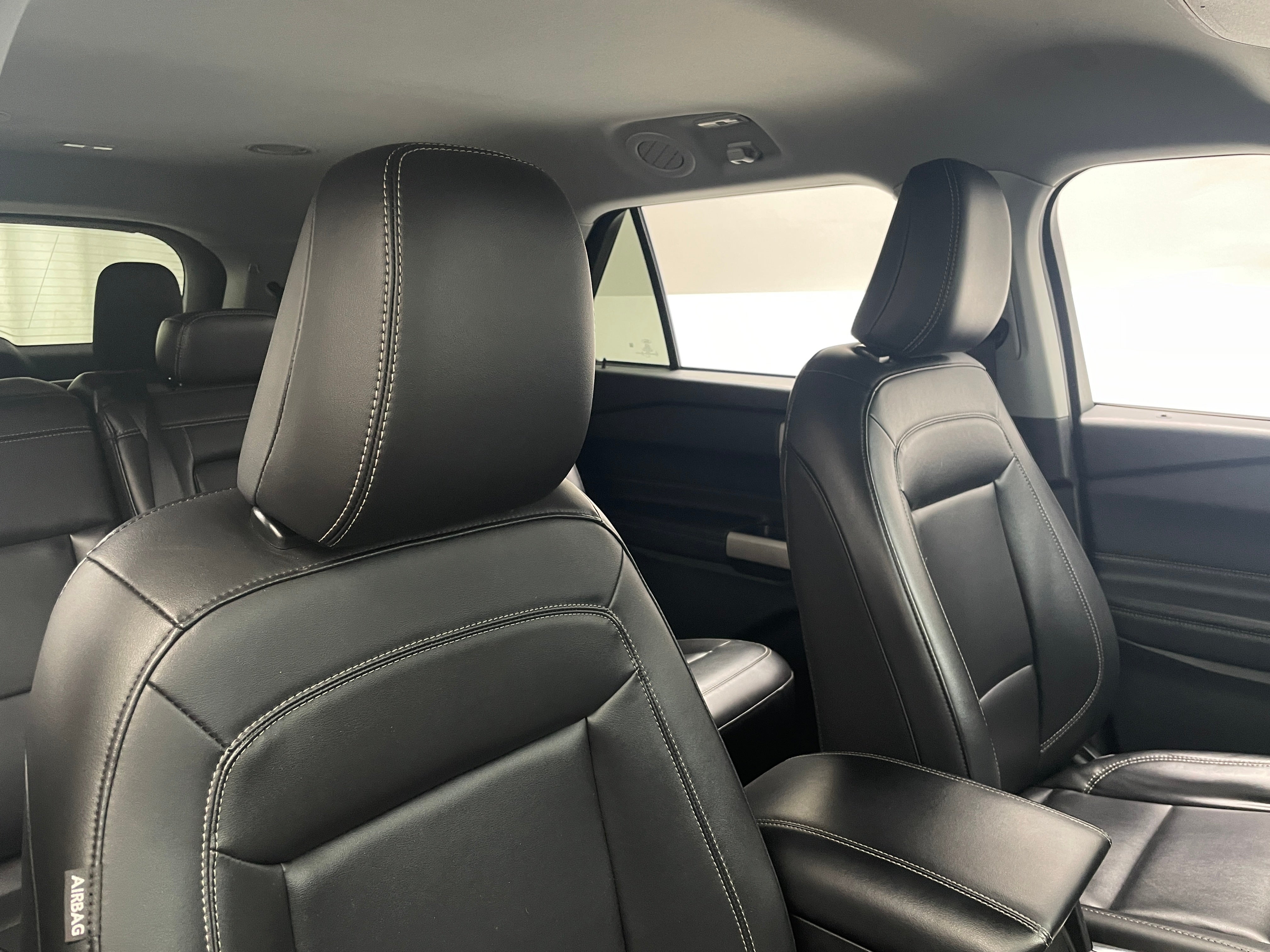 2023 Ford Explorer XLT 2