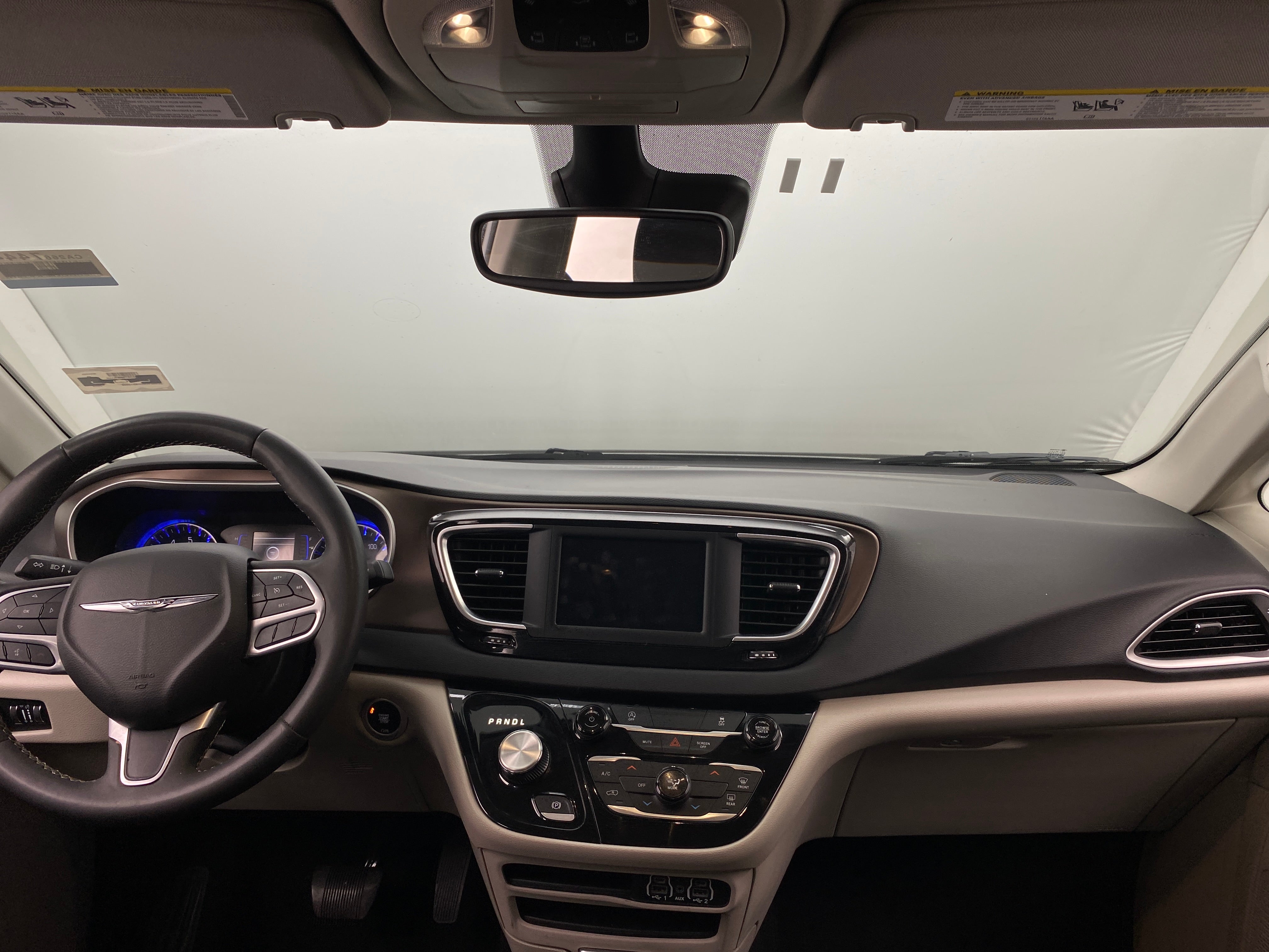 2023 Chrysler Voyager LX 3