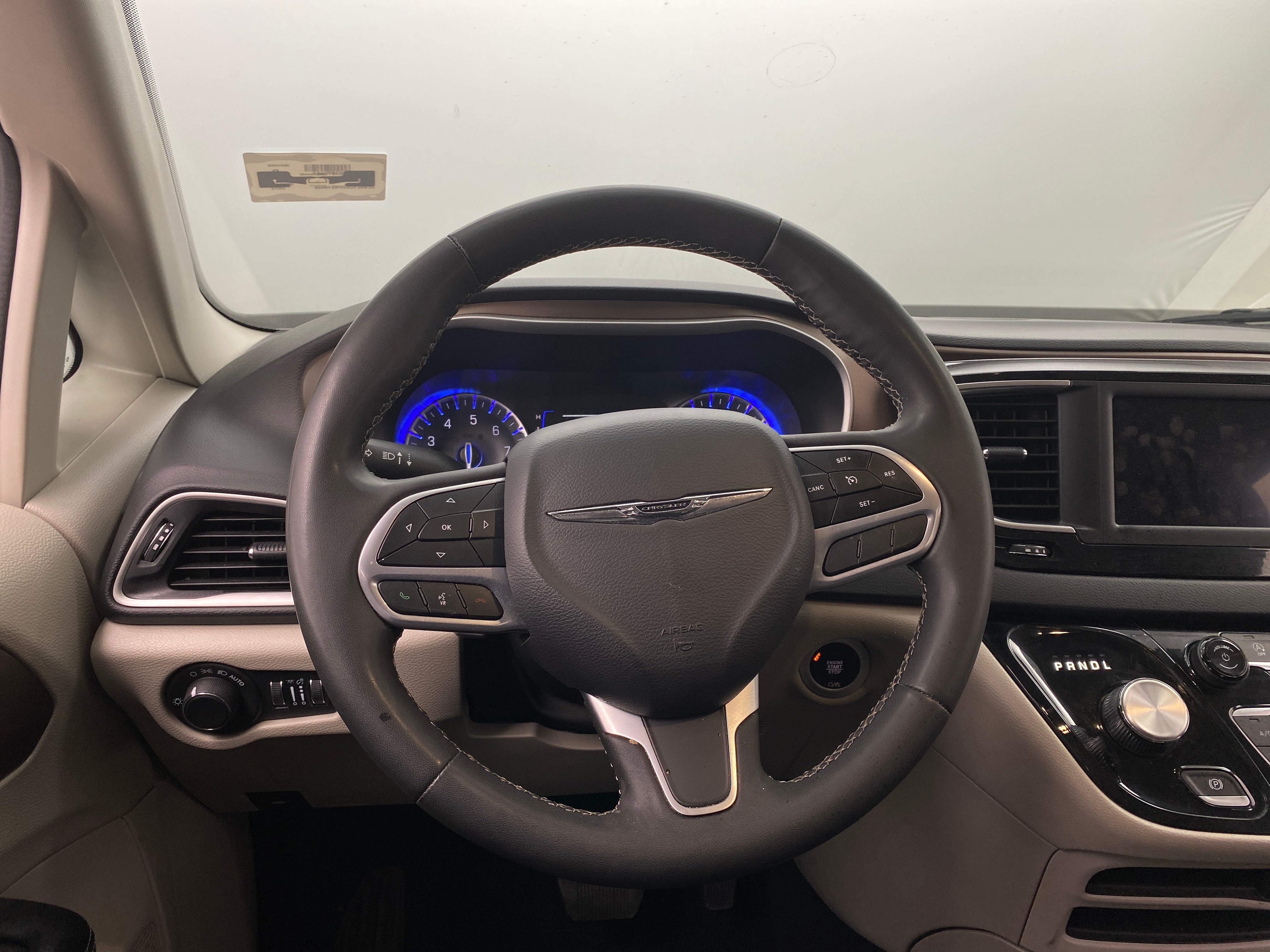 2023 Chrysler Voyager LX 5